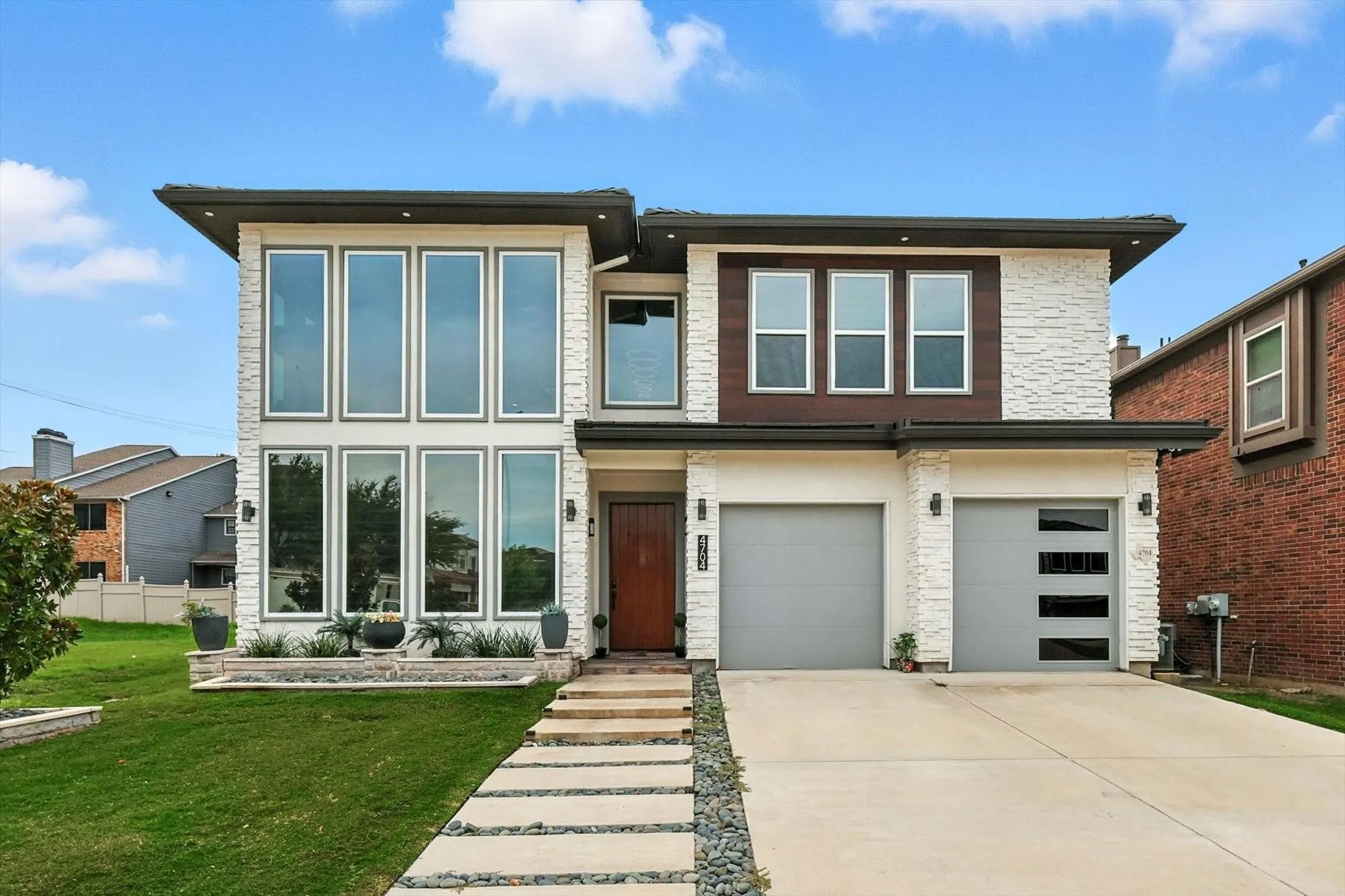 Single Family Residence For Sale in Dallas County , 4704 Almeria Court, Irving, Texas 75062, 5 Bedroom, 5 Bathroom, 2 Garage spaces, 4,050 Sqft, built in 2020, mls#21367500, Real Estate Agent in Irving, Homes For Sale in Dallas county, Homes For Sale in Irving, Realtor in Irving Texas, Real Estate Brokerage Independent Realty Texas, Luminita Cordes Realtor