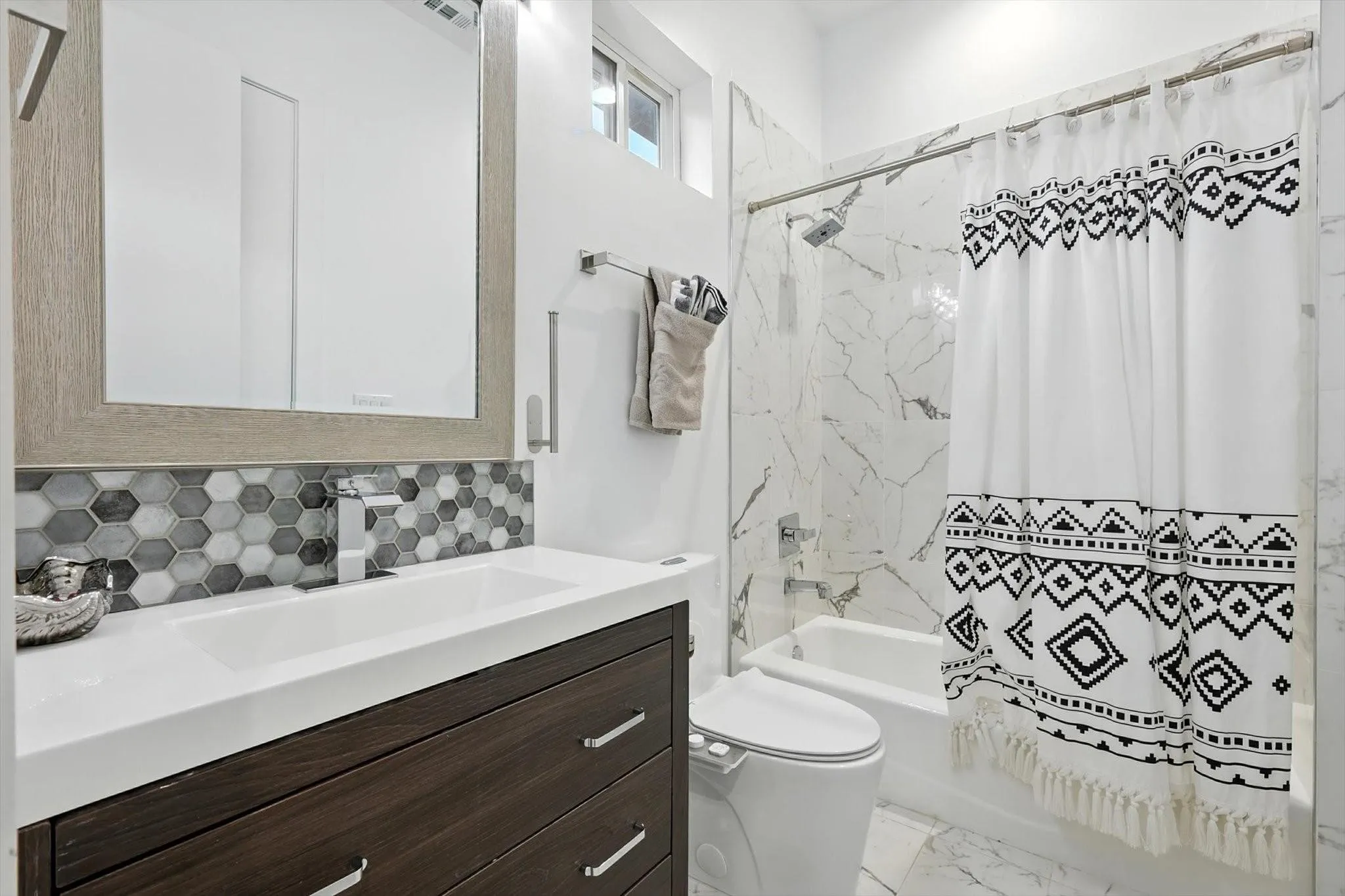 Single Family Residence For Sale in Dallas County , 4704 Almeria Court, Irving, Texas 75062, 5 Bedroom, 5 Bathroom, 2 Garage spaces, 4,050 Sqft, built in 2020, mls#21367500, Real Estate Agent in Irving, Homes For Sale in Dallas county, Homes For Sale in Irving, Realtor in Irving Texas, Real Estate Brokerage Independent Realty Texas, Luminita Cordes Realtor