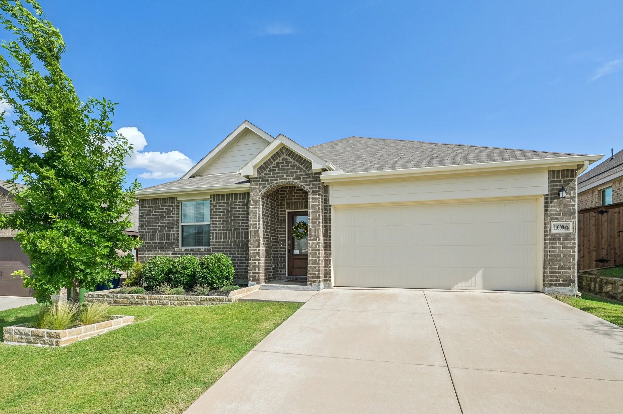 Single Family Residence For Rent in Denton County , 11600 Silver Queen Drive, Aubrey, Texas 76227, 4 Bedroom, 2 Bathroom, 2 Garage spaces, 1,838 Sqft, built in 2022, mls#21367510, Real Estate Agent in Aubrey, Homes For Rent in Denton county, Homes For Rent in Aubrey, Realtor in Aubrey Texas, Real Estate Brokerage Independent Realty Texas, Luminita Cordes Realtor