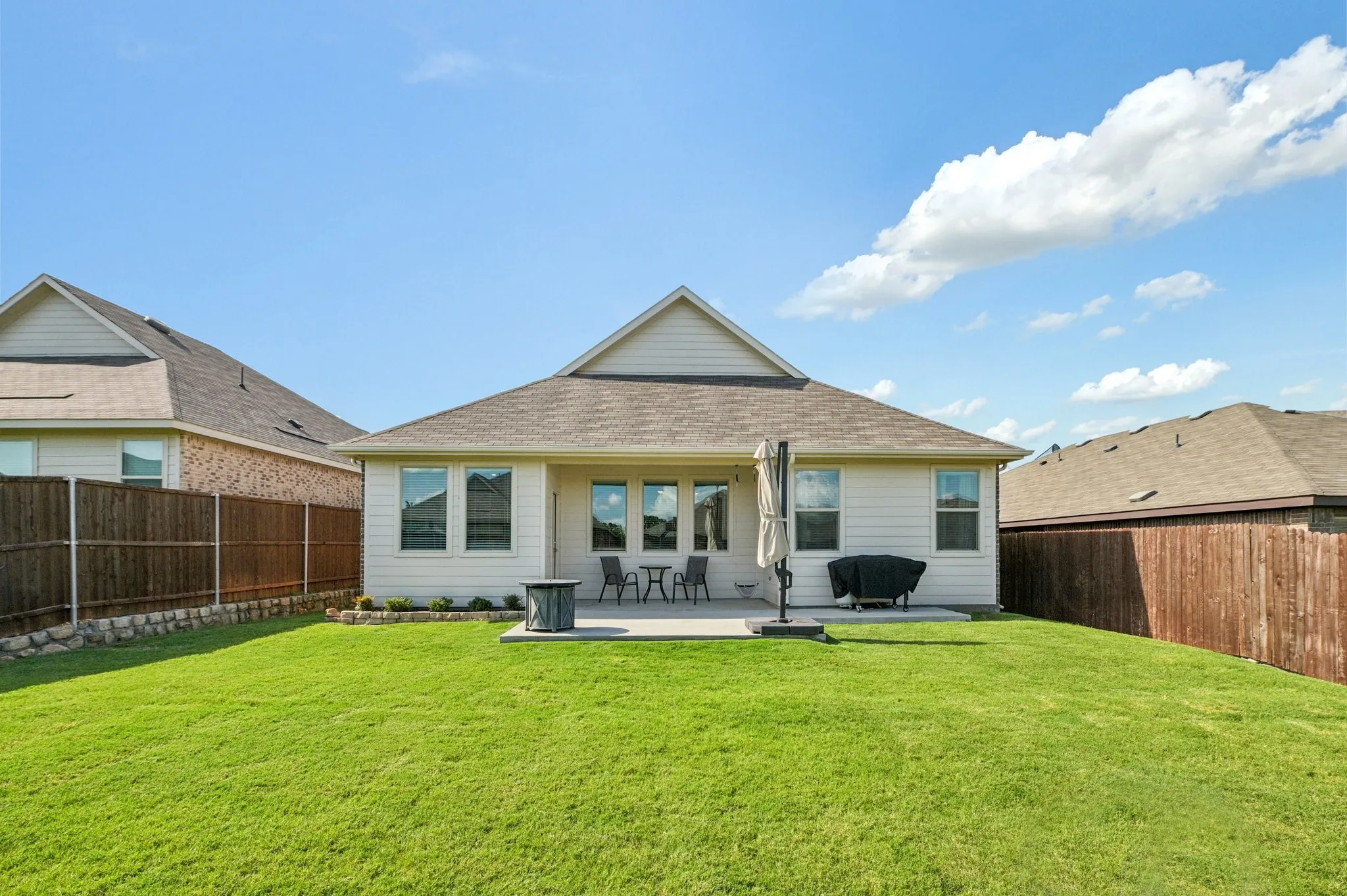 Single Family Residence For Rent in Denton County , 11600 Silver Queen Drive, Aubrey, Texas 76227, 4 Bedroom, 2 Bathroom, 2 Garage spaces, 1,838 Sqft, built in 2022, mls#21367510, Real Estate Agent in Aubrey, Homes For Rent in Denton county, Homes For Rent in Aubrey, Realtor in Aubrey Texas, Real Estate Brokerage Independent Realty Texas, Luminita Cordes Realtor