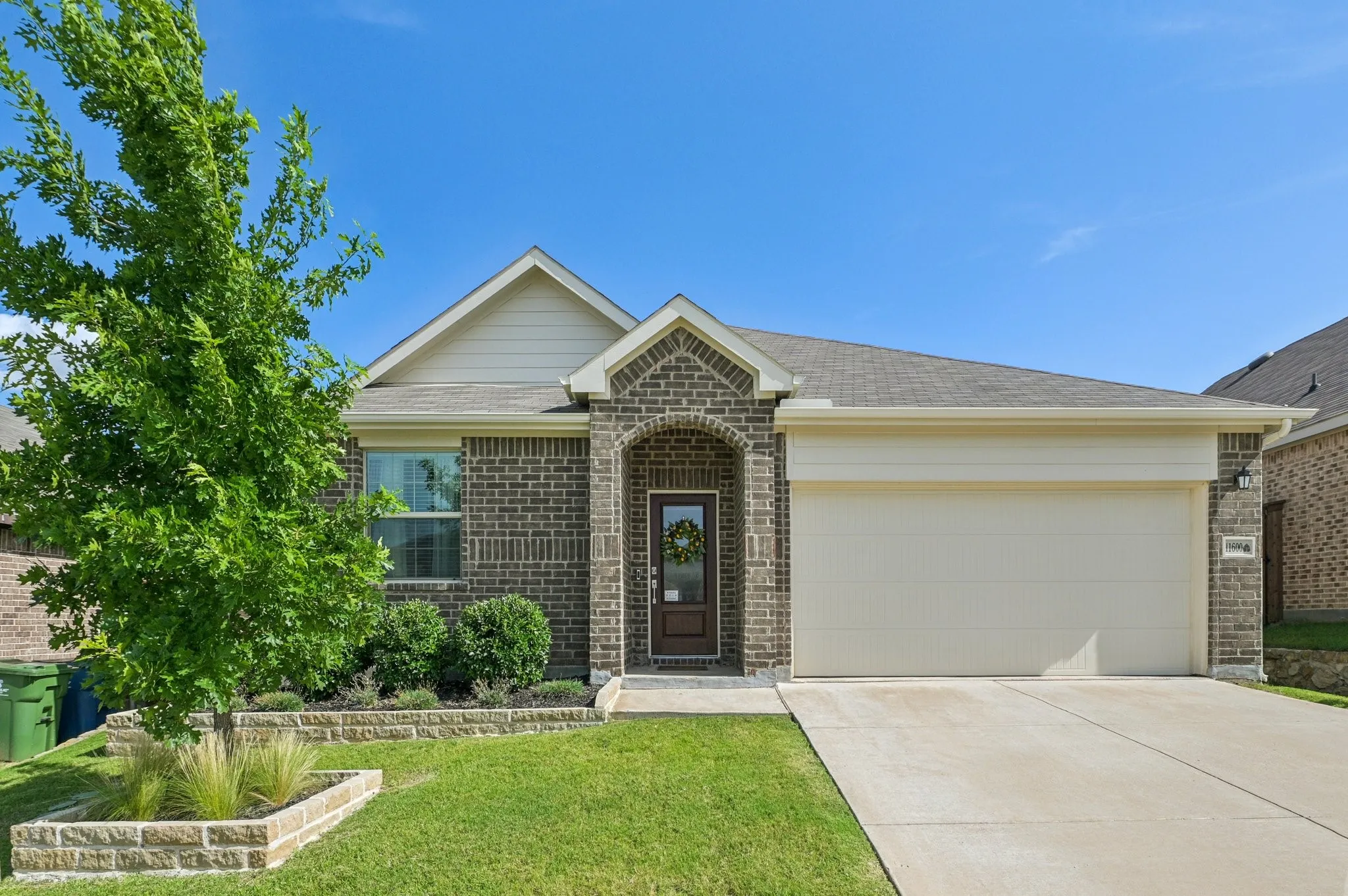 Single Family Residence For Rent in Denton County , 11600 Silver Queen Drive, Aubrey, Texas 76227, 4 Bedroom, 2 Bathroom, 2 Garage spaces, 1,838 Sqft, built in 2022, mls#21367510, Real Estate Agent in Aubrey, Homes For Rent in Denton county, Homes For Rent in Aubrey, Realtor in Aubrey Texas, Real Estate Brokerage Independent Realty Texas, Luminita Cordes Realtor