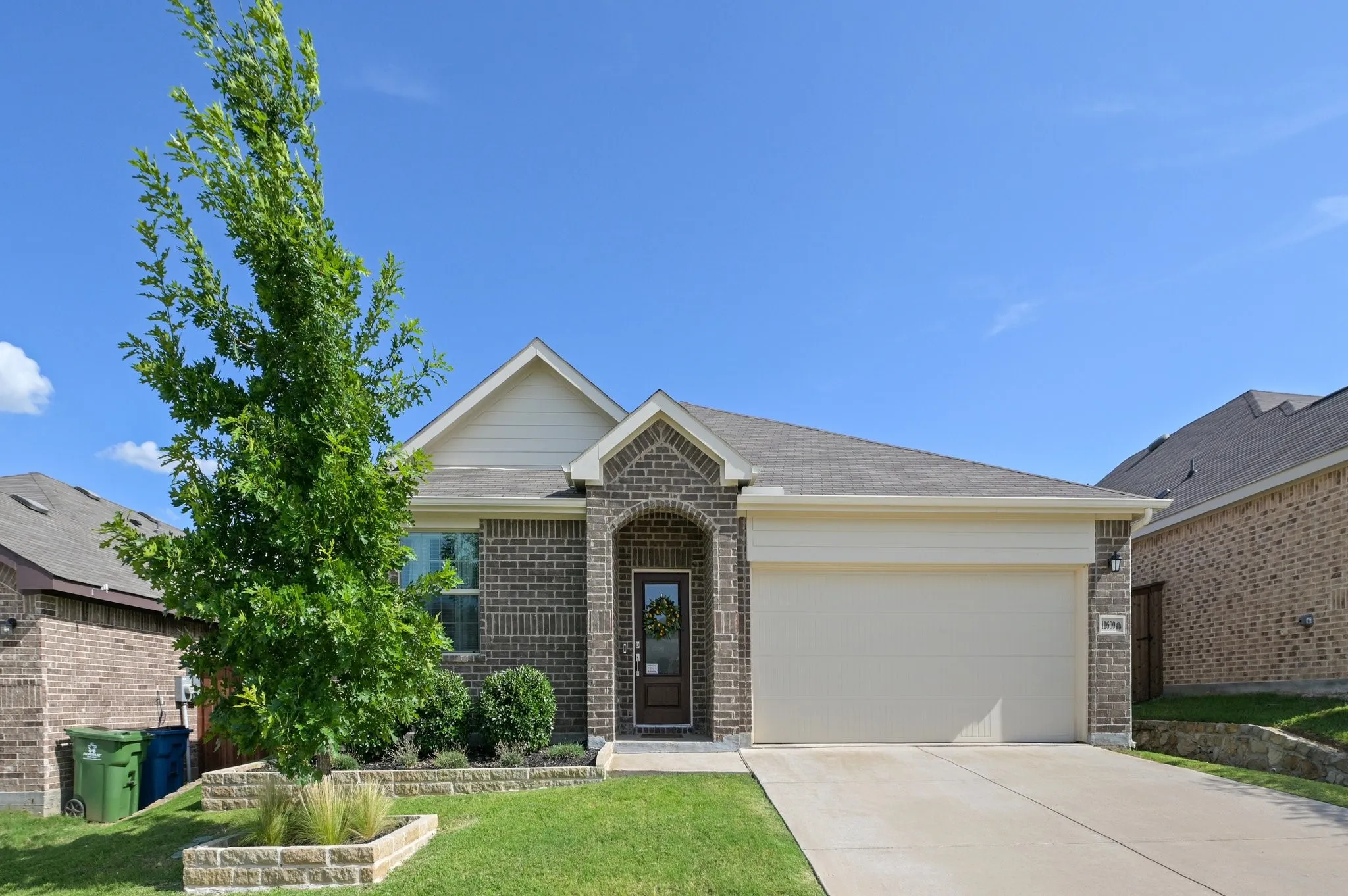 Single Family Residence For Rent in Denton County , 11600 Silver Queen Drive, Aubrey, Texas 76227, 4 Bedroom, 2 Bathroom, 2 Garage spaces, 1,838 Sqft, built in 2022, mls#21367510, Real Estate Agent in Aubrey, Homes For Rent in Denton county, Homes For Rent in Aubrey, Realtor in Aubrey Texas, Real Estate Brokerage Independent Realty Texas, Luminita Cordes Realtor