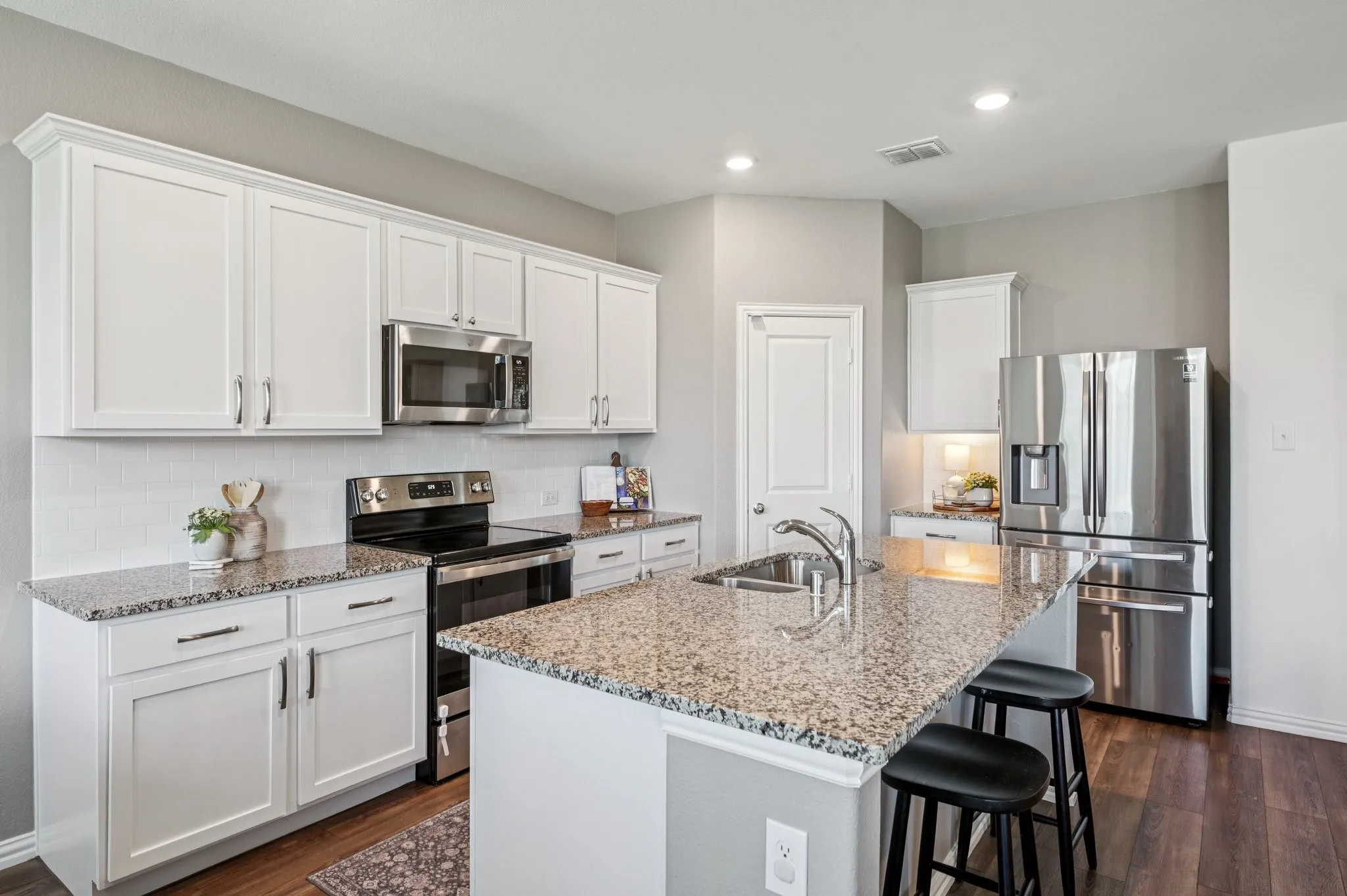 Single Family Residence For Rent in Denton County , 11600 Silver Queen Drive, Aubrey, Texas 76227, 4 Bedroom, 2 Bathroom, 2 Garage spaces, 1,838 Sqft, built in 2022, mls#21367510, Real Estate Agent in Aubrey, Homes For Rent in Denton county, Homes For Rent in Aubrey, Realtor in Aubrey Texas, Real Estate Brokerage Independent Realty Texas, Luminita Cordes Realtor