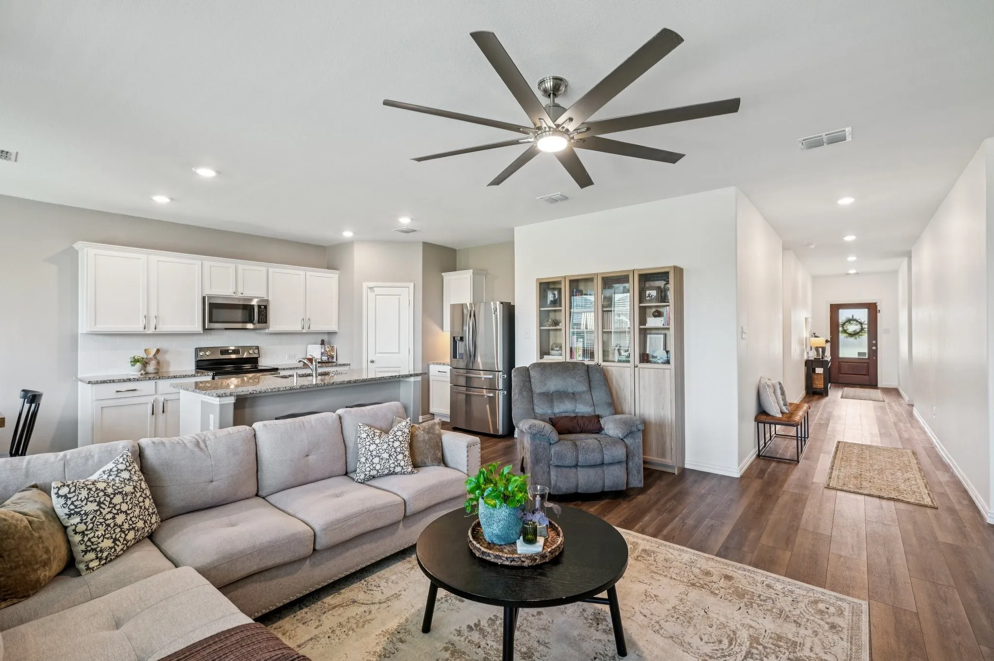 Single Family Residence For Rent in Denton County , 11600 Silver Queen Drive, Aubrey, Texas 76227, 4 Bedroom, 2 Bathroom, 2 Garage spaces, 1,838 Sqft, built in 2022, mls#21367510, Real Estate Agent in Aubrey, Homes For Rent in Denton county, Homes For Rent in Aubrey, Realtor in Aubrey Texas, Real Estate Brokerage Independent Realty Texas, Luminita Cordes Realtor