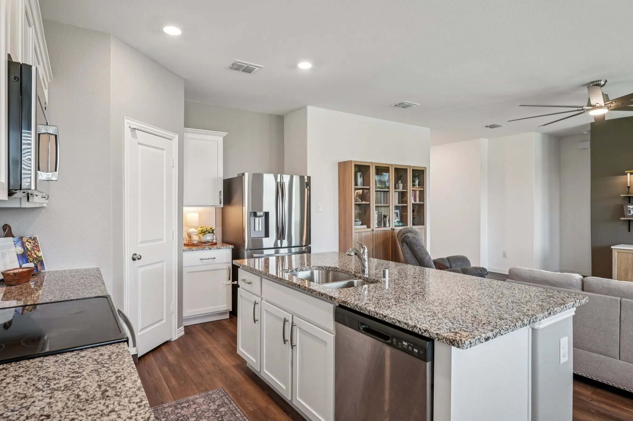 Single Family Residence For Rent in Denton County , 11600 Silver Queen Drive, Aubrey, Texas 76227, 4 Bedroom, 2 Bathroom, 2 Garage spaces, 1,838 Sqft, built in 2022, mls#21367510, Real Estate Agent in Aubrey, Homes For Rent in Denton county, Homes For Rent in Aubrey, Realtor in Aubrey Texas, Real Estate Brokerage Independent Realty Texas, Luminita Cordes Realtor