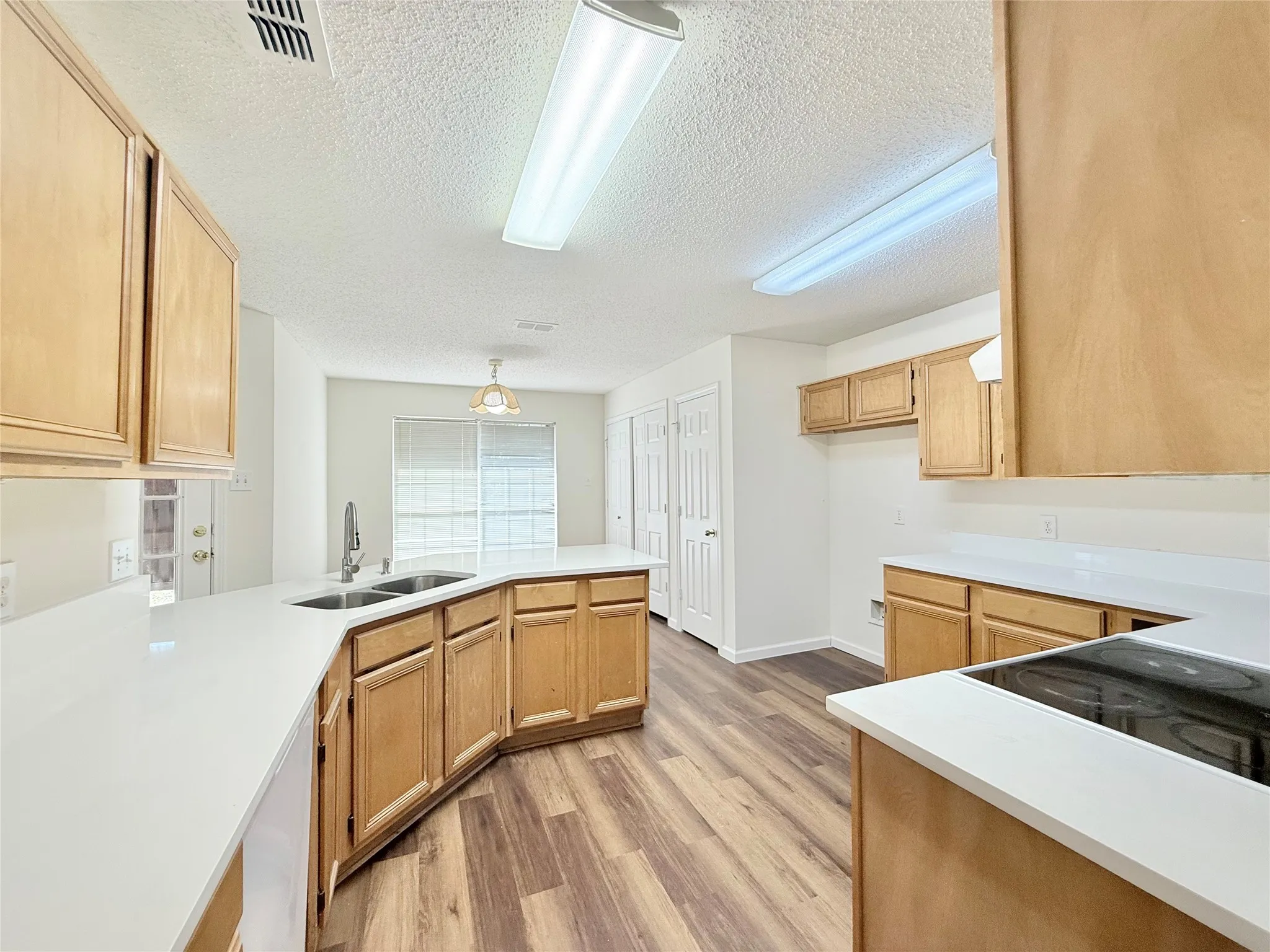 Single Family Residence For Rent in Tarrant County , 4512 Queenswood Drive, Grand Prairie, Texas 75052, 3 Bedroom, 2 Bathroom, 2 Garage spaces, 1,695 Sqft, built in 1991, mls#21358967, Real Estate Agent in Grand Prairie, Homes For Rent in Tarrant county, Homes For Rent in Grand Prairie, Realtor in Grand Prairie Texas, Real Estate Brokerage Independent Realty Texas, Luminita Cordes Realtor