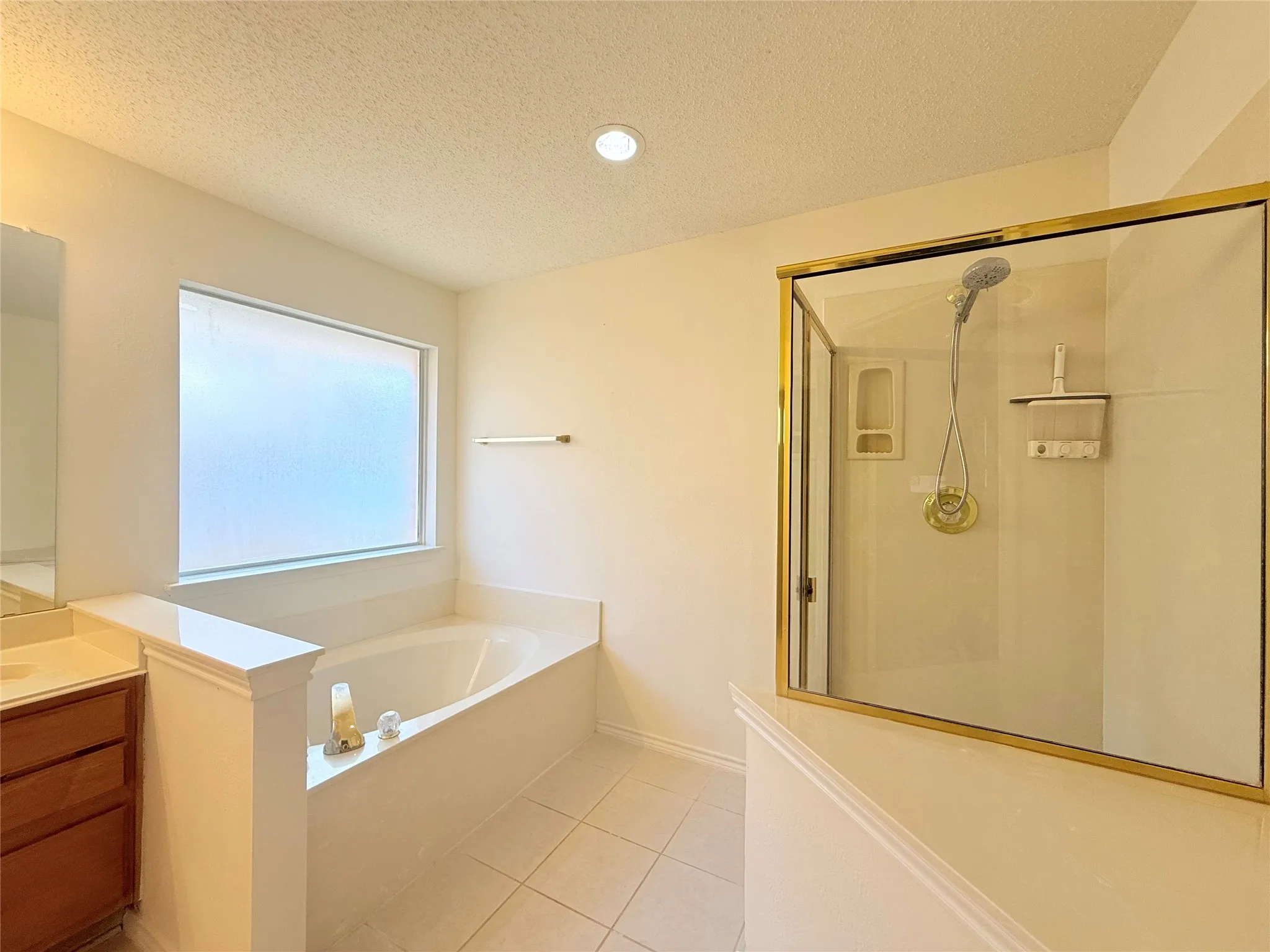 Single Family Residence For Rent in Tarrant County , 4512 Queenswood Drive, Grand Prairie, Texas 75052, 3 Bedroom, 2 Bathroom, 2 Garage spaces, 1,695 Sqft, built in 1991, mls#21358967, Real Estate Agent in Grand Prairie, Homes For Rent in Tarrant county, Homes For Rent in Grand Prairie, Realtor in Grand Prairie Texas, Real Estate Brokerage Independent Realty Texas, Luminita Cordes Realtor