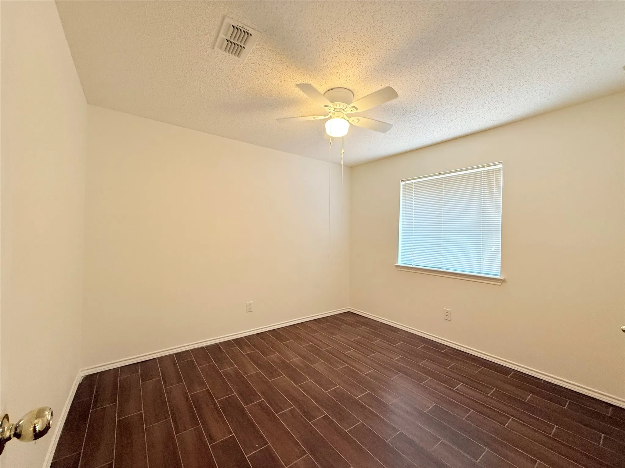 Single Family Residence For Rent in Tarrant County , 4512 Queenswood Drive, Grand Prairie, Texas 75052, 3 Bedroom, 2 Bathroom, 2 Garage spaces, 1,695 Sqft, built in 1991, mls#21358967, Real Estate Agent in Grand Prairie, Homes For Rent in Tarrant county, Homes For Rent in Grand Prairie, Realtor in Grand Prairie Texas, Real Estate Brokerage Independent Realty Texas, Luminita Cordes Realtor