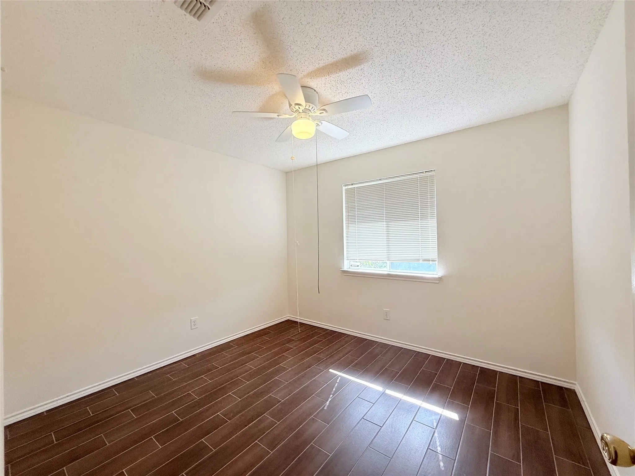 Single Family Residence For Rent in Tarrant County , 4512 Queenswood Drive, Grand Prairie, Texas 75052, 3 Bedroom, 2 Bathroom, 2 Garage spaces, 1,695 Sqft, built in 1991, mls#21358967, Real Estate Agent in Grand Prairie, Homes For Rent in Tarrant county, Homes For Rent in Grand Prairie, Realtor in Grand Prairie Texas, Real Estate Brokerage Independent Realty Texas, Luminita Cordes Realtor
