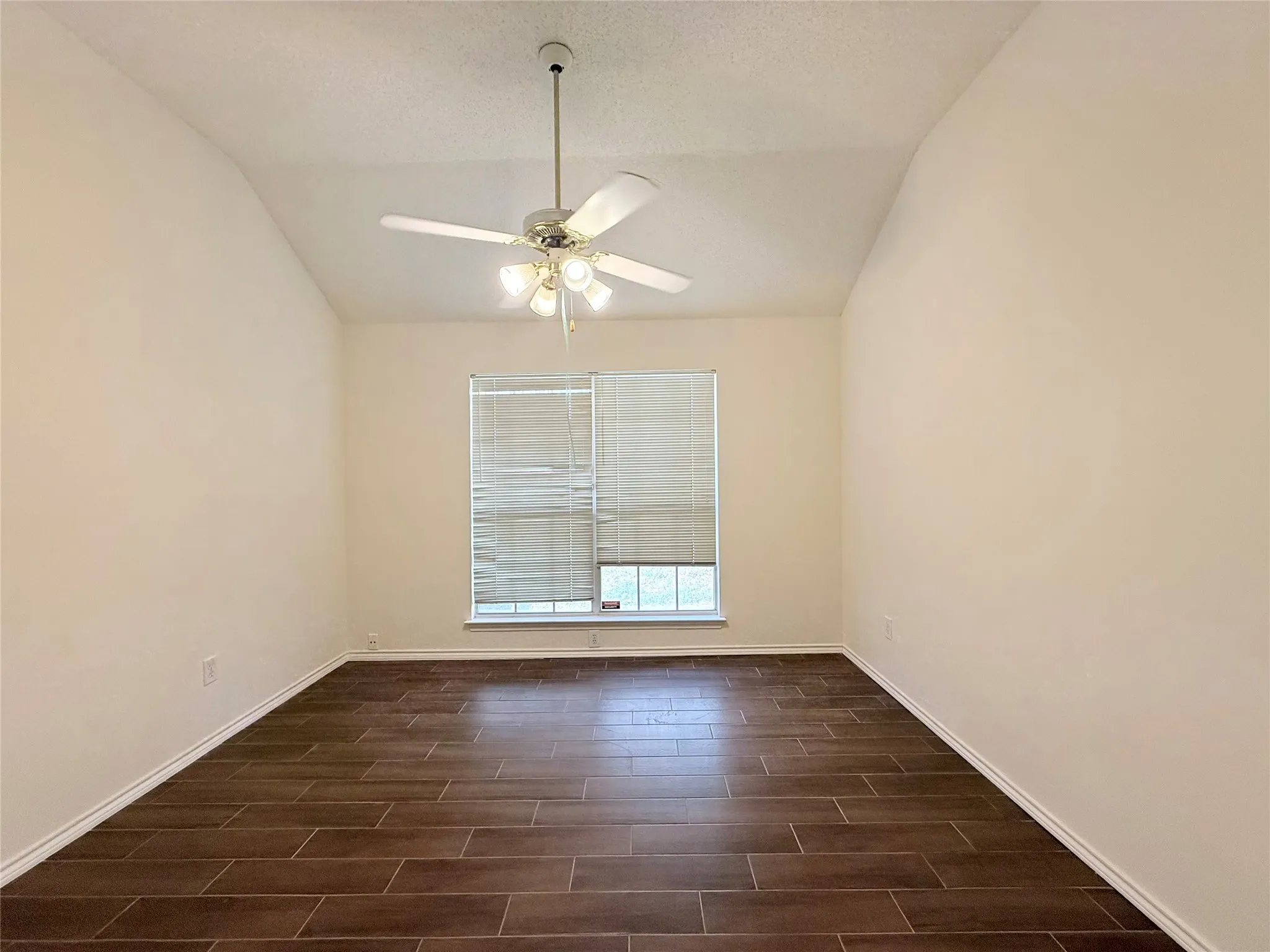Single Family Residence For Rent in Tarrant County , 4512 Queenswood Drive, Grand Prairie, Texas 75052, 3 Bedroom, 2 Bathroom, 2 Garage spaces, 1,695 Sqft, built in 1991, mls#21358967, Real Estate Agent in Grand Prairie, Homes For Rent in Tarrant county, Homes For Rent in Grand Prairie, Realtor in Grand Prairie Texas, Real Estate Brokerage Independent Realty Texas, Luminita Cordes Realtor
