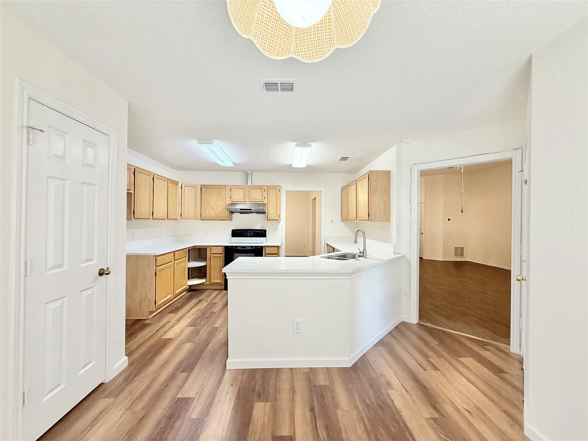 Single Family Residence For Rent in Tarrant County , 4512 Queenswood Drive, Grand Prairie, Texas 75052, 3 Bedroom, 2 Bathroom, 2 Garage spaces, 1,695 Sqft, built in 1991, mls#21358967, Real Estate Agent in Grand Prairie, Homes For Rent in Tarrant county, Homes For Rent in Grand Prairie, Realtor in Grand Prairie Texas, Real Estate Brokerage Independent Realty Texas, Luminita Cordes Realtor