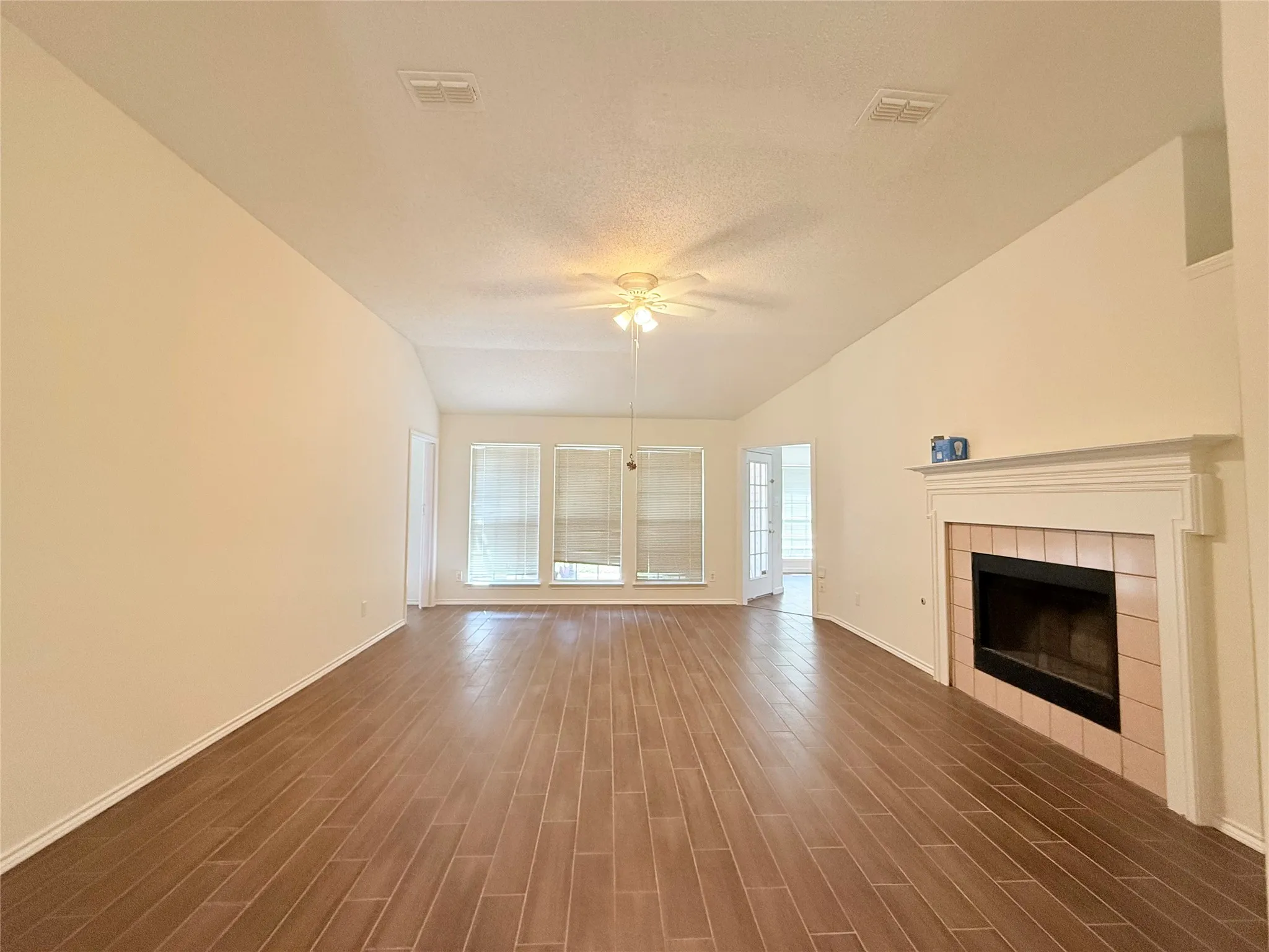 Single Family Residence For Rent in Tarrant County , 4512 Queenswood Drive, Grand Prairie, Texas 75052, 3 Bedroom, 2 Bathroom, 2 Garage spaces, 1,695 Sqft, built in 1991, mls#21358967, Real Estate Agent in Grand Prairie, Homes For Rent in Tarrant county, Homes For Rent in Grand Prairie, Realtor in Grand Prairie Texas, Real Estate Brokerage Independent Realty Texas, Luminita Cordes Realtor