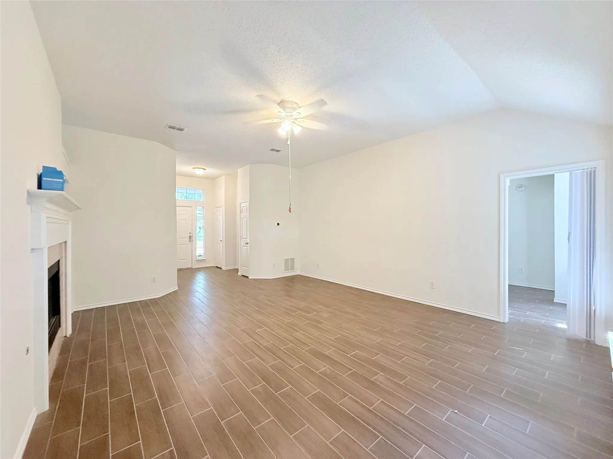Single Family Residence For Rent in Tarrant County , 4512 Queenswood Drive, Grand Prairie, Texas 75052, 3 Bedroom, 2 Bathroom, 2 Garage spaces, 1,695 Sqft, built in 1991, mls#21358967, Real Estate Agent in Grand Prairie, Homes For Rent in Tarrant county, Homes For Rent in Grand Prairie, Realtor in Grand Prairie Texas, Real Estate Brokerage Independent Realty Texas, Luminita Cordes Realtor