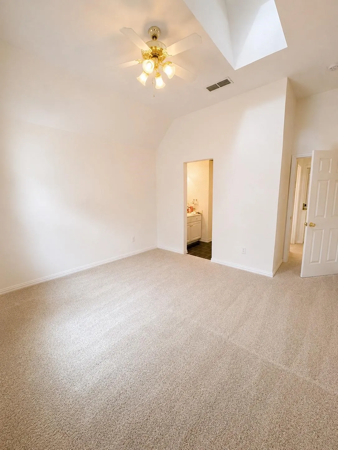 Single Family Residence For Rent in Collin County , 18283 Meandering Way, Dallas, Texas 75252, 3 Bedroom, 3 Bathroom, 2 Garage spaces, 2,564 Sqft, built in 1996, mls#21367346, Real Estate Agent in Dallas, Homes For Rent in Collin county, Homes For Rent in Dallas, Realtor in Dallas Texas, Real Estate Brokerage Independent Realty Texas, Luminita Cordes Realtor