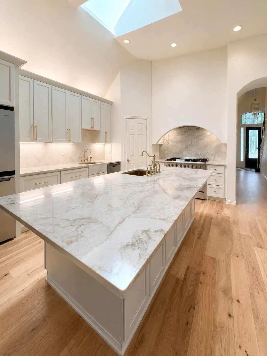 Single Family Residence For Rent in Collin County , 18283 Meandering Way, Dallas, Texas 75252, 3 Bedroom, 3 Bathroom, 2 Garage spaces, 2,564 Sqft, built in 1996, mls#21367346, Real Estate Agent in Dallas, Homes For Rent in Collin county, Homes For Rent in Dallas, Realtor in Dallas Texas, Real Estate Brokerage Independent Realty Texas, Luminita Cordes Realtor
