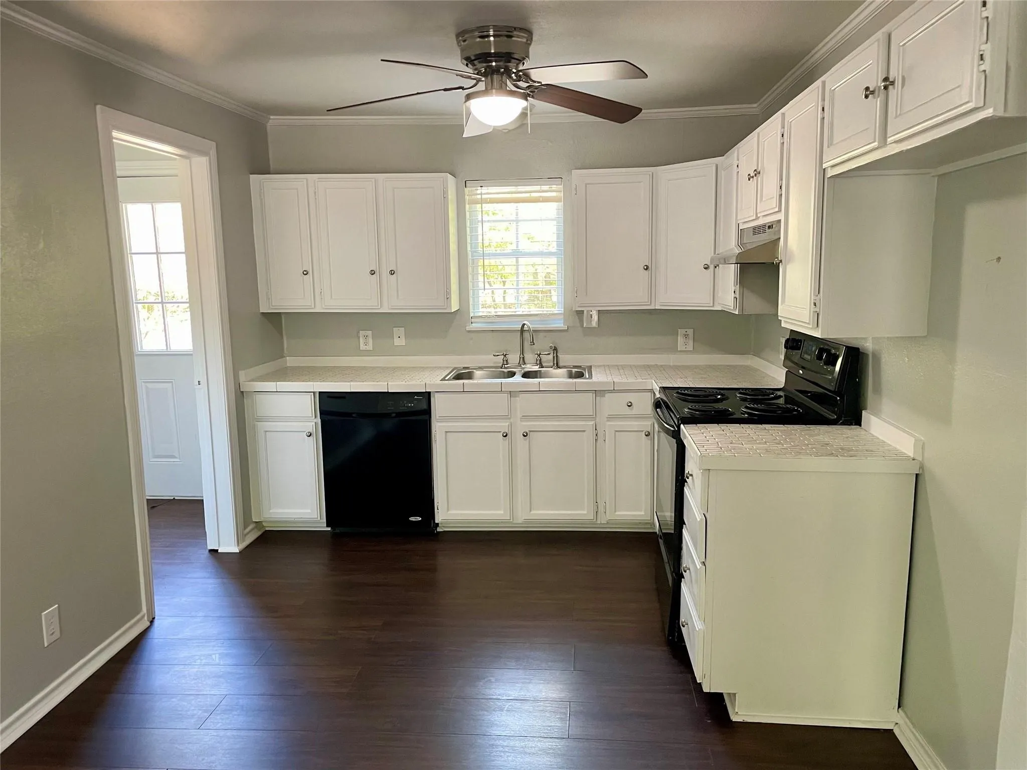 Single Family Residence For Rent in Hunt County , 4003 4th Street, Greenville, Texas 75401, 3 Bedroom, 1 Bathroom, Garage spaces, 1,100 Sqft, built in 1953, mls#21367525, Real Estate Agent in Greenville, Homes For Rent in Hunt county, Homes For Rent in Greenville, Realtor in Greenville Texas, Real Estate Brokerage Independent Realty Texas, Luminita Cordes Realtor