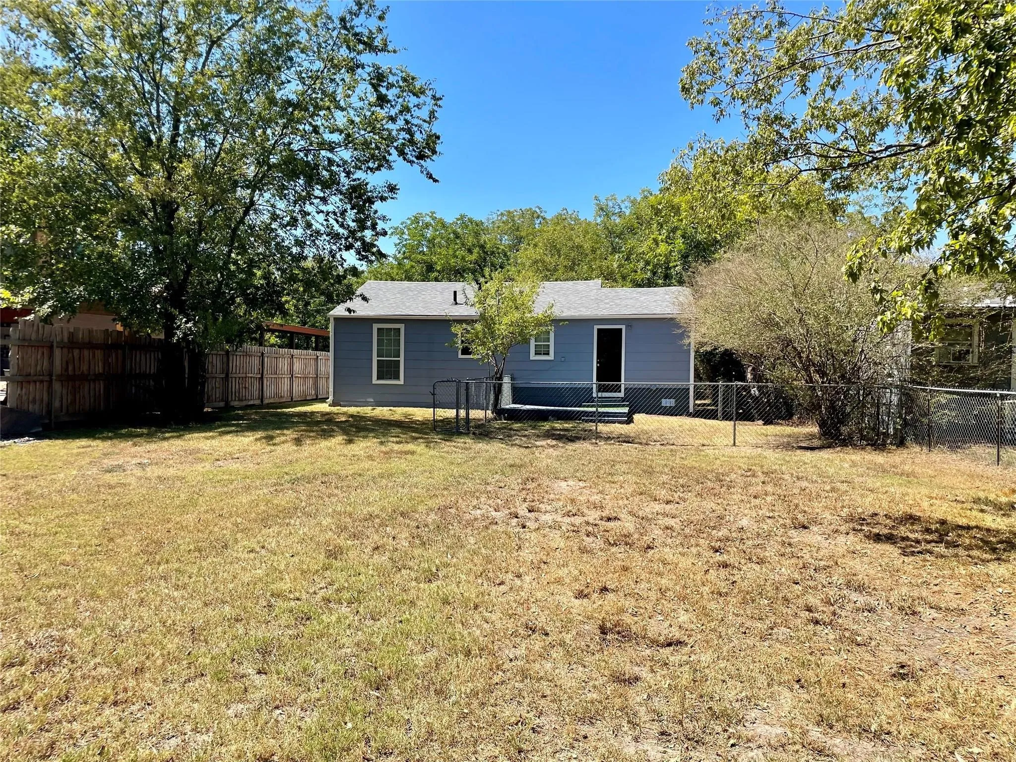 Single Family Residence For Rent in Hunt County , 4003 4th Street, Greenville, Texas 75401, 3 Bedroom, 1 Bathroom, Garage spaces, 1,100 Sqft, built in 1953, mls#21367525, Real Estate Agent in Greenville, Homes For Rent in Hunt county, Homes For Rent in Greenville, Realtor in Greenville Texas, Real Estate Brokerage Independent Realty Texas, Luminita Cordes Realtor