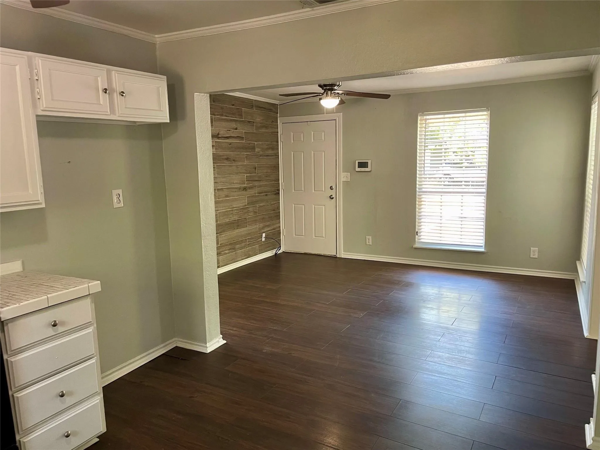 Single Family Residence For Rent in Hunt County , 4003 4th Street, Greenville, Texas 75401, 3 Bedroom, 1 Bathroom, Garage spaces, 1,100 Sqft, built in 1953, mls#21367525, Real Estate Agent in Greenville, Homes For Rent in Hunt county, Homes For Rent in Greenville, Realtor in Greenville Texas, Real Estate Brokerage Independent Realty Texas, Luminita Cordes Realtor