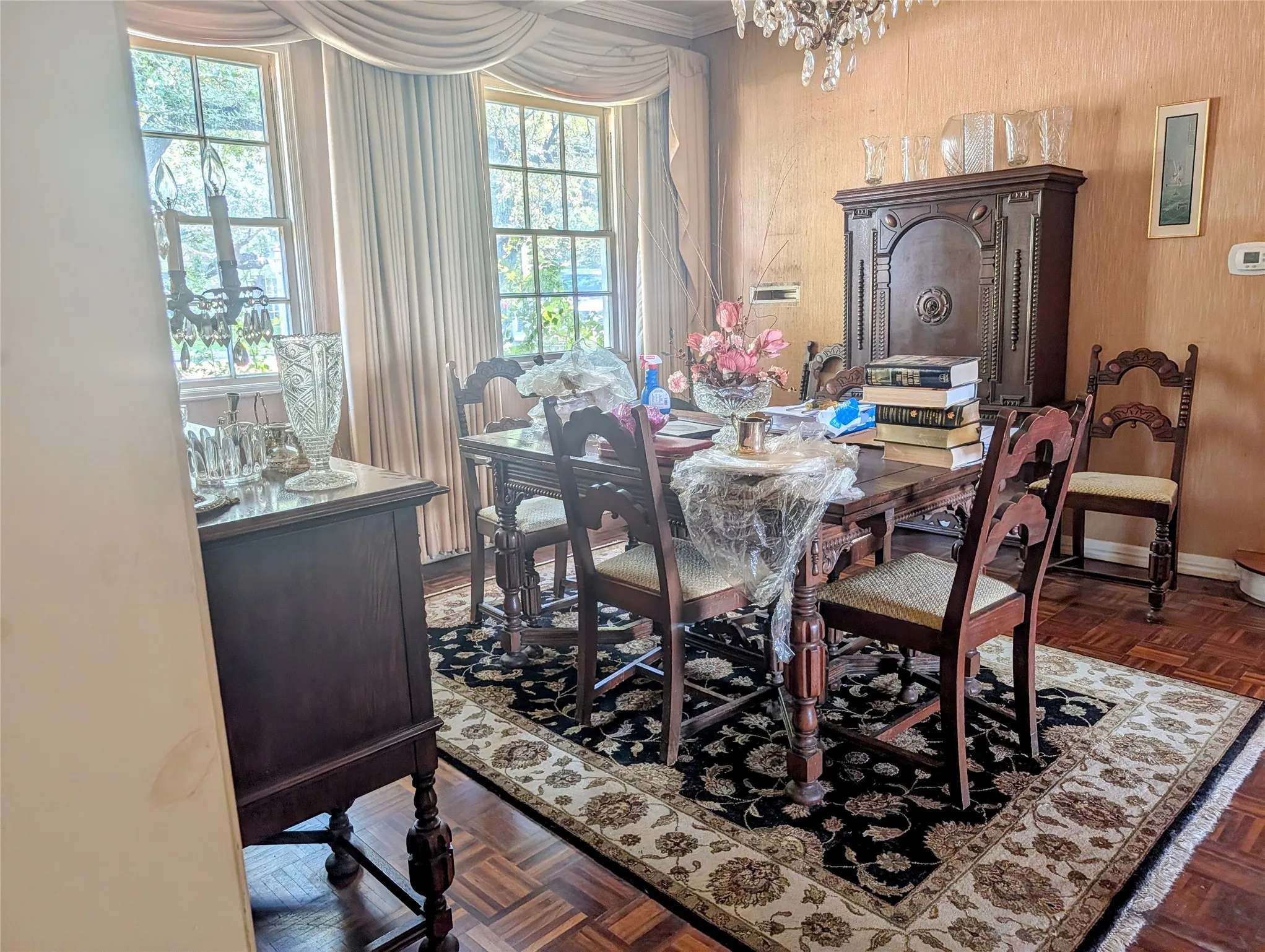 Single Family Residence For Sale in Tarrant County , 215 N Rivercrest Drive, Fort Worth, Texas 76107, 4 Bedroom, 4 Bathroom, Garage spaces, 3,811 Sqft, built in 1939, mls#21367491, Real Estate Agent in Fort Worth, Homes For Sale in Tarrant county, Homes For Sale in Fort Worth, Realtor in Fort Worth Texas, Real Estate Brokerage Independent Realty Texas, Luminita Cordes Realtor