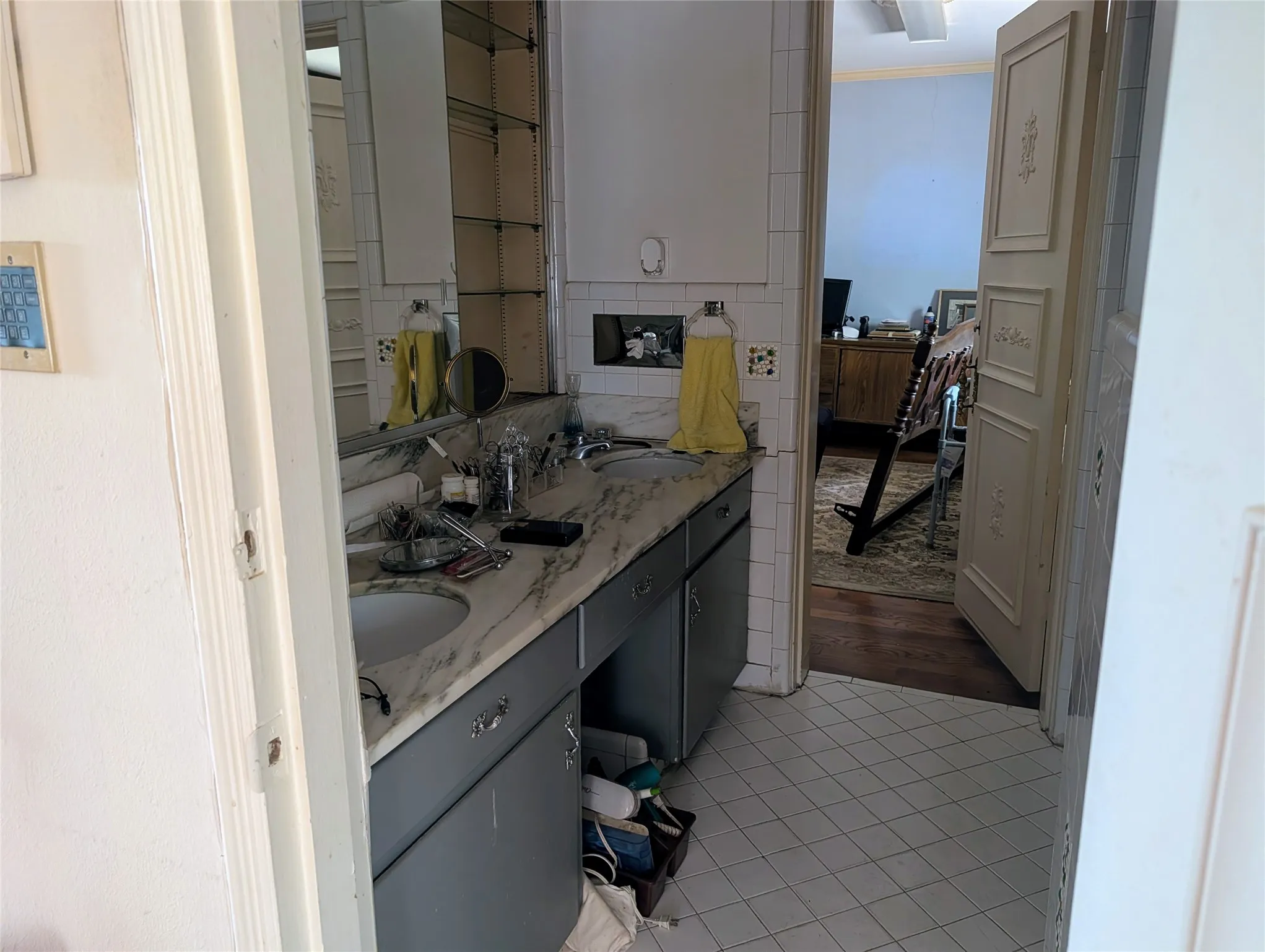 Single Family Residence For Sale in Tarrant County , 215 N Rivercrest Drive, Fort Worth, Texas 76107, 4 Bedroom, 4 Bathroom, Garage spaces, 3,811 Sqft, built in 1939, mls#21367491, Real Estate Agent in Fort Worth, Homes For Sale in Tarrant county, Homes For Sale in Fort Worth, Realtor in Fort Worth Texas, Real Estate Brokerage Independent Realty Texas, Luminita Cordes Realtor