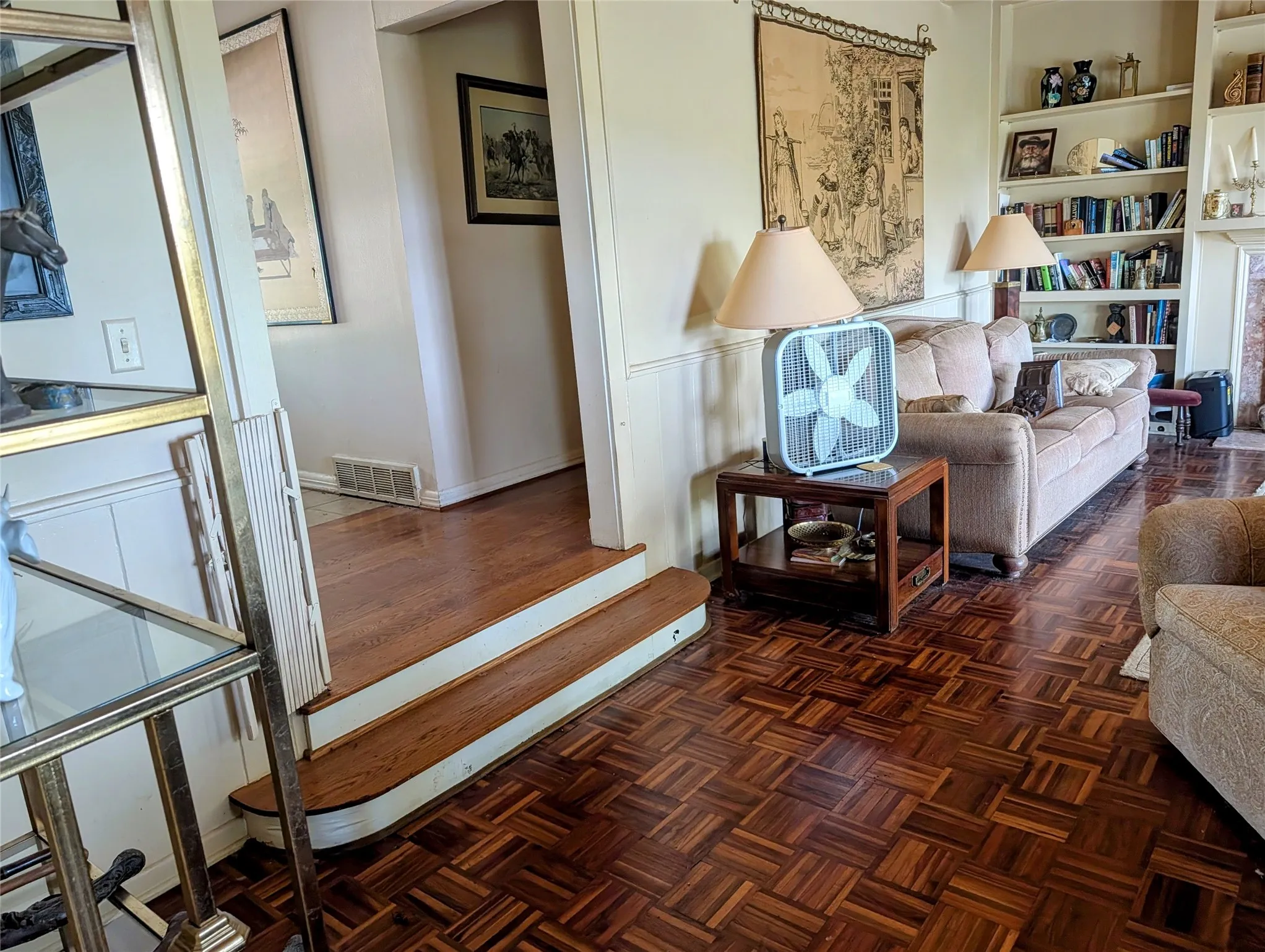 Single Family Residence For Sale in Tarrant County , 215 N Rivercrest Drive, Fort Worth, Texas 76107, 4 Bedroom, 4 Bathroom, Garage spaces, 3,811 Sqft, built in 1939, mls#21367491, Real Estate Agent in Fort Worth, Homes For Sale in Tarrant county, Homes For Sale in Fort Worth, Realtor in Fort Worth Texas, Real Estate Brokerage Independent Realty Texas, Luminita Cordes Realtor