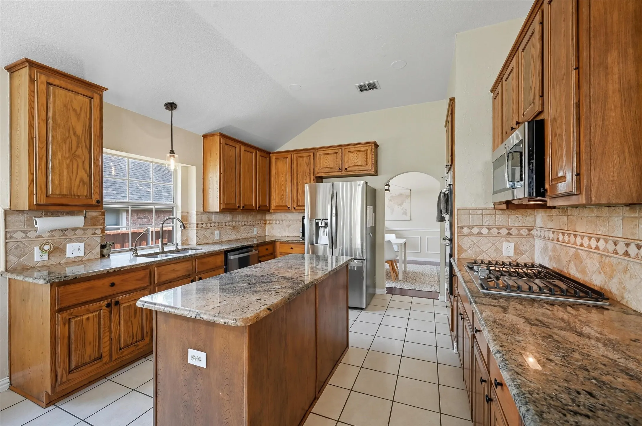 Single Family Residence For Rent in Denton County , 2208 Cheshire Drive, Flower Mound, Texas 75028, 5 Bedroom, 3 Bathroom, 2 Garage spaces, 2,884 Sqft, built in 1997, mls#21362200, Real Estate Agent in Flower Mound, Homes For Rent in Denton county, Homes For Rent in Flower Mound, Realtor in Flower Mound Texas, Real Estate Brokerage Independent Realty Texas, Luminita Cordes Realtor