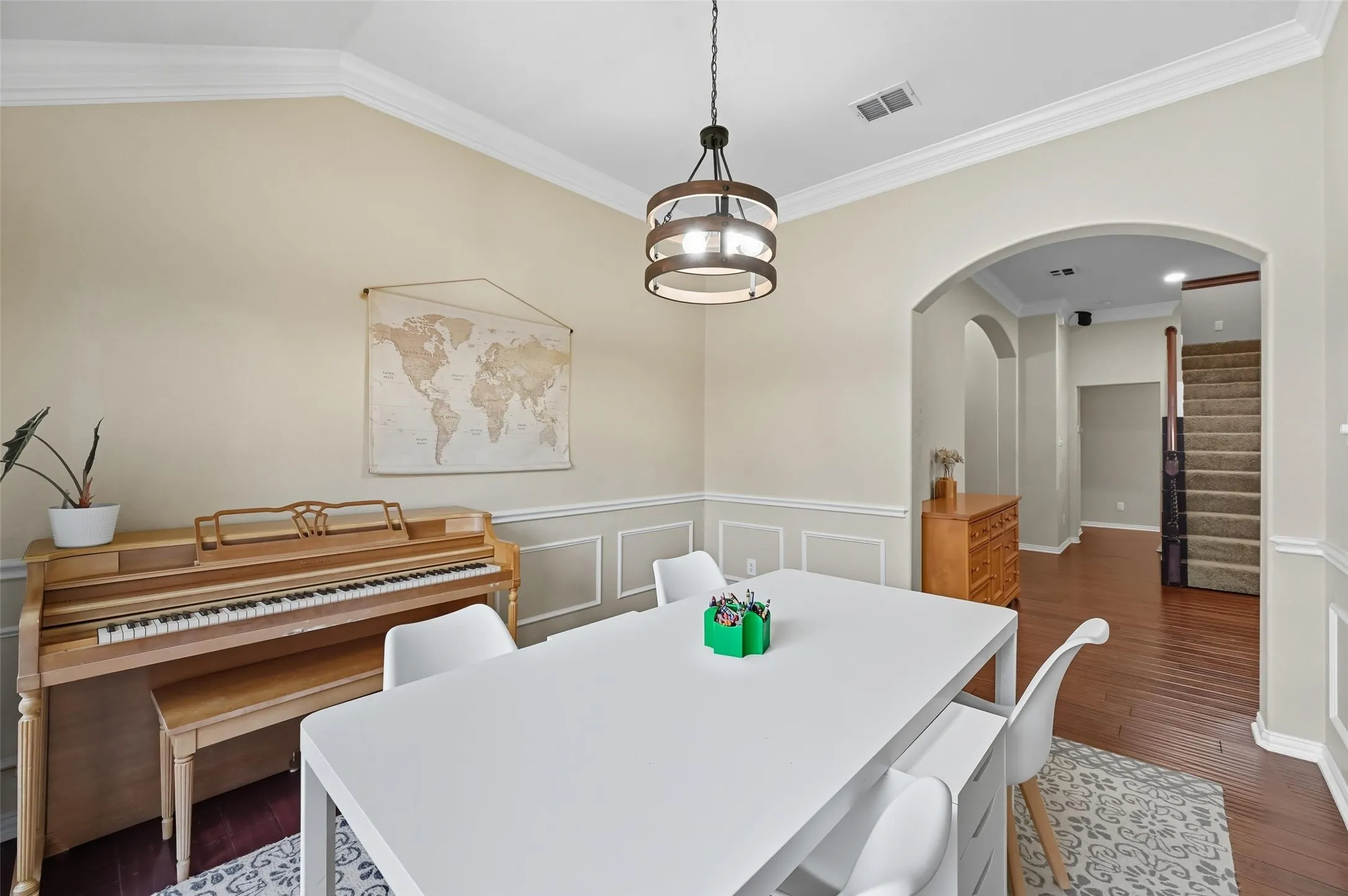 Single Family Residence For Rent in Denton County , 2208 Cheshire Drive, Flower Mound, Texas 75028, 5 Bedroom, 3 Bathroom, 2 Garage spaces, 2,884 Sqft, built in 1997, mls#21362200, Real Estate Agent in Flower Mound, Homes For Rent in Denton county, Homes For Rent in Flower Mound, Realtor in Flower Mound Texas, Real Estate Brokerage Independent Realty Texas, Luminita Cordes Realtor