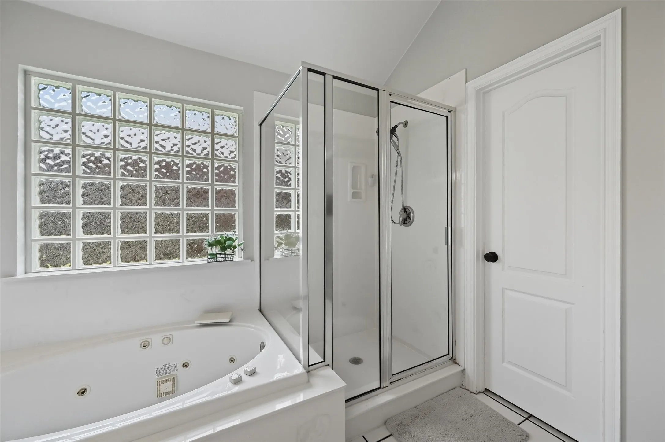 Single Family Residence For Rent in Denton County , 2208 Cheshire Drive, Flower Mound, Texas 75028, 5 Bedroom, 3 Bathroom, 2 Garage spaces, 2,884 Sqft, built in 1997, mls#21362200, Real Estate Agent in Flower Mound, Homes For Rent in Denton county, Homes For Rent in Flower Mound, Realtor in Flower Mound Texas, Real Estate Brokerage Independent Realty Texas, Luminita Cordes Realtor
