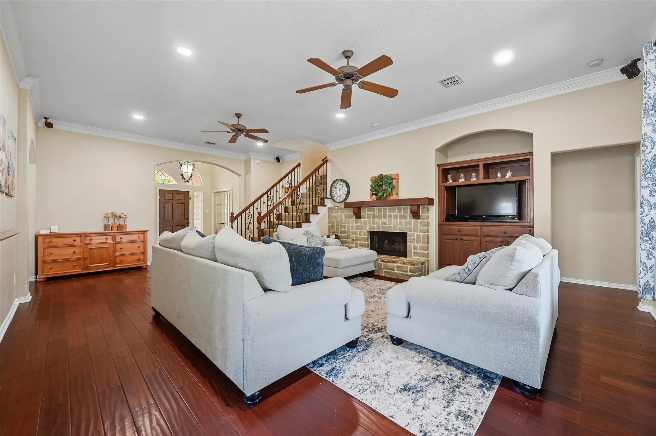 Single Family Residence For Rent in Denton County , 2208 Cheshire Drive, Flower Mound, Texas 75028, 5 Bedroom, 3 Bathroom, 2 Garage spaces, 2,884 Sqft, built in 1997, mls#21362200, Real Estate Agent in Flower Mound, Homes For Rent in Denton county, Homes For Rent in Flower Mound, Realtor in Flower Mound Texas, Real Estate Brokerage Independent Realty Texas, Luminita Cordes Realtor