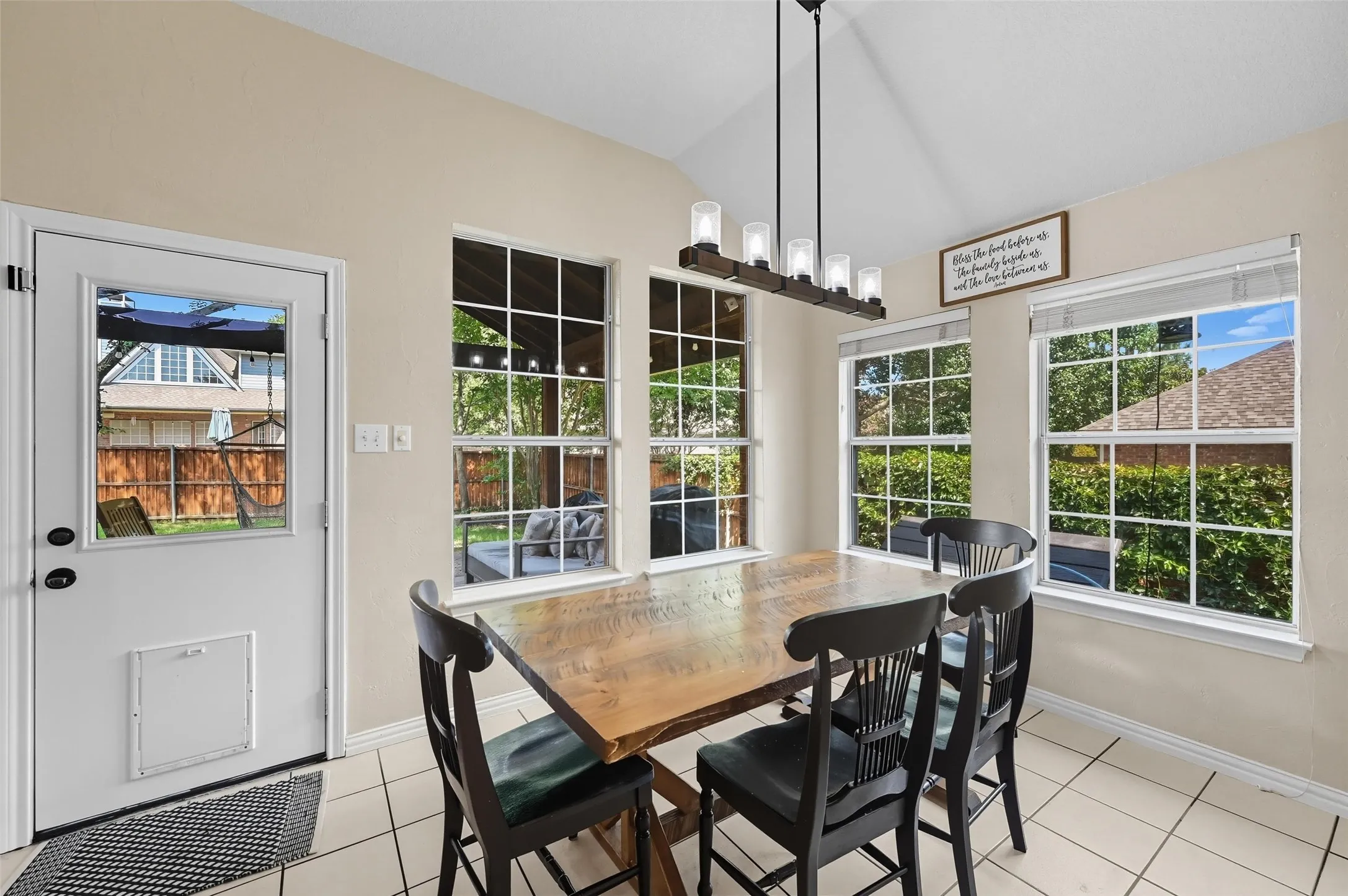 Single Family Residence For Rent in Denton County , 2208 Cheshire Drive, Flower Mound, Texas 75028, 5 Bedroom, 3 Bathroom, 2 Garage spaces, 2,884 Sqft, built in 1997, mls#21362200, Real Estate Agent in Flower Mound, Homes For Rent in Denton county, Homes For Rent in Flower Mound, Realtor in Flower Mound Texas, Real Estate Brokerage Independent Realty Texas, Luminita Cordes Realtor