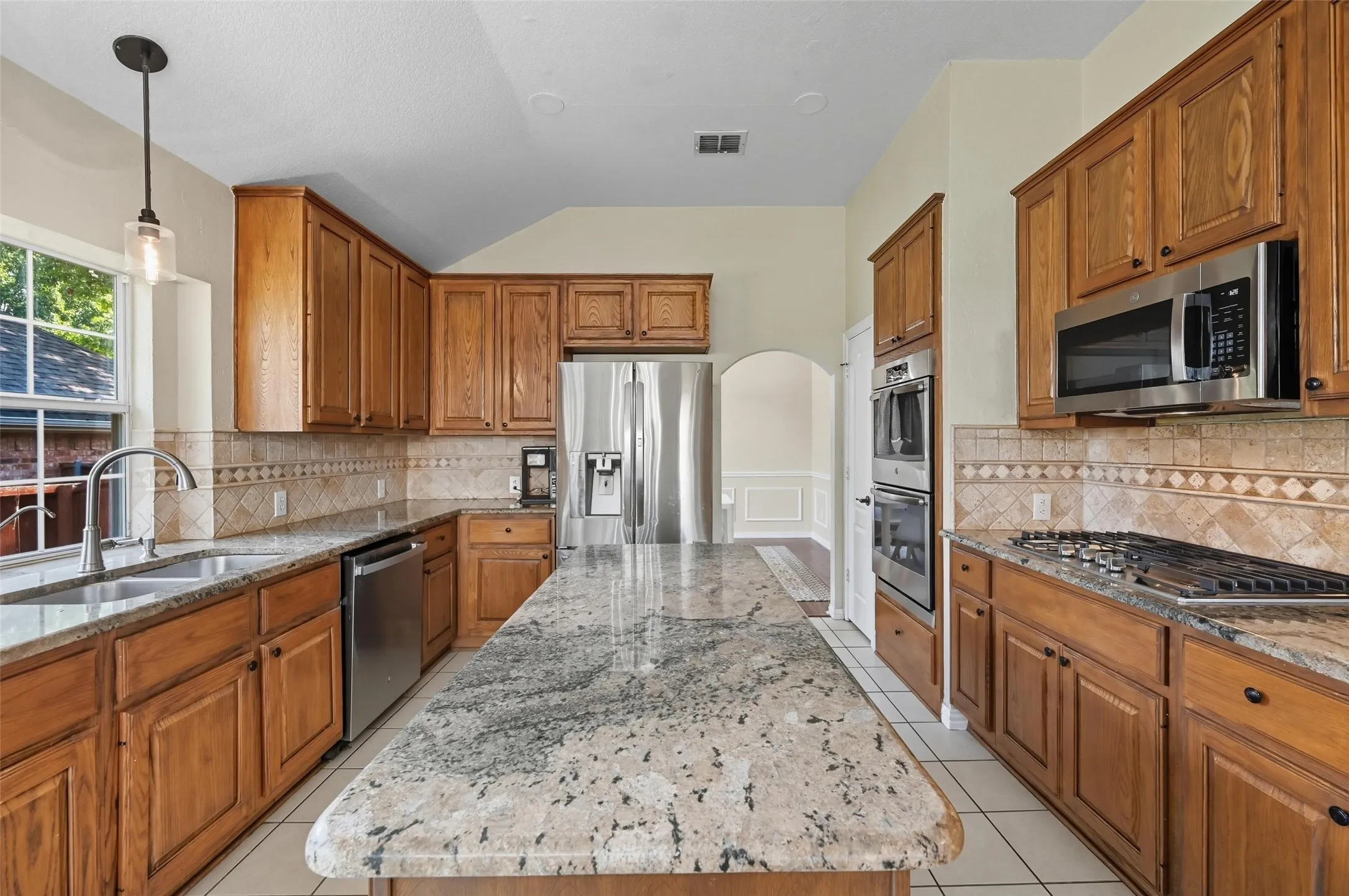 Single Family Residence For Rent in Denton County , 2208 Cheshire Drive, Flower Mound, Texas 75028, 5 Bedroom, 3 Bathroom, 2 Garage spaces, 2,884 Sqft, built in 1997, mls#21362200, Real Estate Agent in Flower Mound, Homes For Rent in Denton county, Homes For Rent in Flower Mound, Realtor in Flower Mound Texas, Real Estate Brokerage Independent Realty Texas, Luminita Cordes Realtor