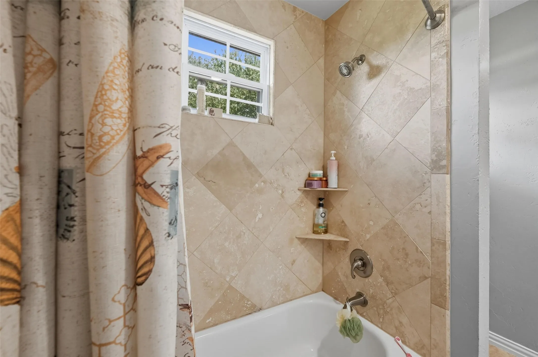 Single Family Residence For Rent in Denton County , 2208 Cheshire Drive, Flower Mound, Texas 75028, 5 Bedroom, 3 Bathroom, 2 Garage spaces, 2,884 Sqft, built in 1997, mls#21362200, Real Estate Agent in Flower Mound, Homes For Rent in Denton county, Homes For Rent in Flower Mound, Realtor in Flower Mound Texas, Real Estate Brokerage Independent Realty Texas, Luminita Cordes Realtor