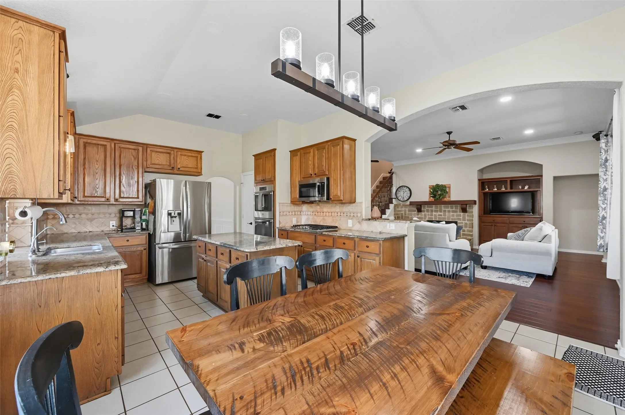 Single Family Residence For Rent in Denton County , 2208 Cheshire Drive, Flower Mound, Texas 75028, 5 Bedroom, 3 Bathroom, 2 Garage spaces, 2,884 Sqft, built in 1997, mls#21362200, Real Estate Agent in Flower Mound, Homes For Rent in Denton county, Homes For Rent in Flower Mound, Realtor in Flower Mound Texas, Real Estate Brokerage Independent Realty Texas, Luminita Cordes Realtor