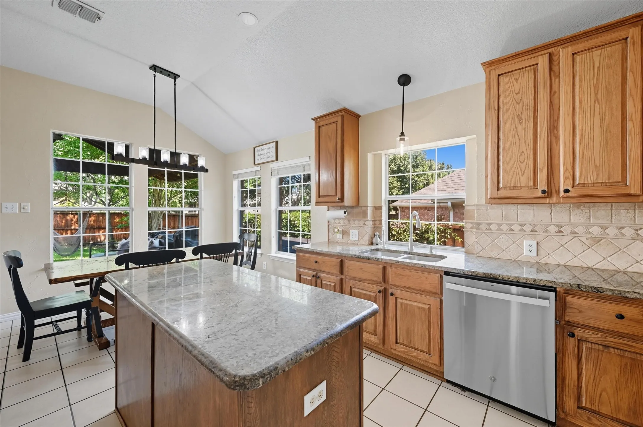 Single Family Residence For Rent in Denton County , 2208 Cheshire Drive, Flower Mound, Texas 75028, 5 Bedroom, 3 Bathroom, 2 Garage spaces, 2,884 Sqft, built in 1997, mls#21362200, Real Estate Agent in Flower Mound, Homes For Rent in Denton county, Homes For Rent in Flower Mound, Realtor in Flower Mound Texas, Real Estate Brokerage Independent Realty Texas, Luminita Cordes Realtor