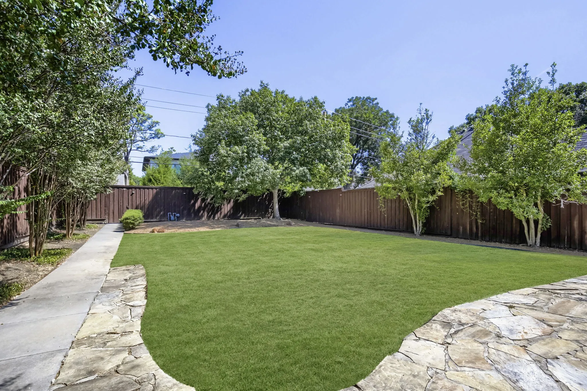Single Family Residence For Sale in Dallas County , 6335 Vanderbilt Avenue, Dallas, Texas 75214, 3 Bedroom, 3 Bathroom, 2 Garage spaces, 2,324 Sqft, built in 2008, mls#21367516, Real Estate Agent in Dallas, Homes For Sale in Dallas county, Homes For Sale in Dallas, Realtor in Dallas Texas, Real Estate Brokerage Independent Realty Texas, Luminita Cordes Realtor