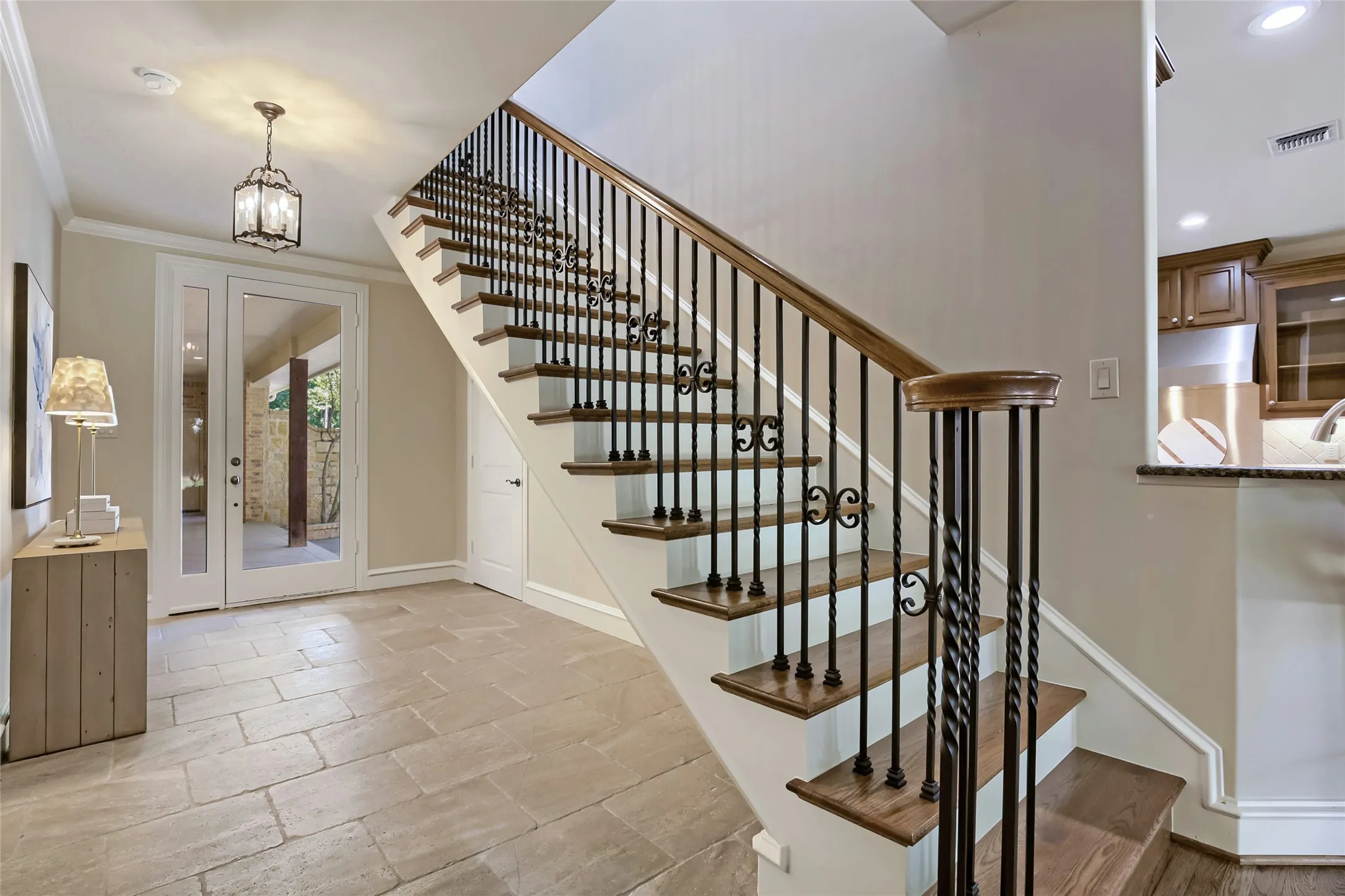 Single Family Residence For Sale in Dallas County , 6335 Vanderbilt Avenue, Dallas, Texas 75214, 3 Bedroom, 3 Bathroom, 2 Garage spaces, 2,324 Sqft, built in 2008, mls#21367516, Real Estate Agent in Dallas, Homes For Sale in Dallas county, Homes For Sale in Dallas, Realtor in Dallas Texas, Real Estate Brokerage Independent Realty Texas, Luminita Cordes Realtor