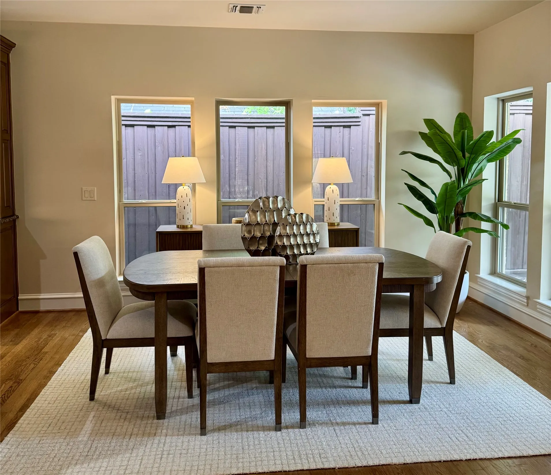 Single Family Residence For Sale in Dallas County , 6335 Vanderbilt Avenue, Dallas, Texas 75214, 3 Bedroom, 3 Bathroom, 2 Garage spaces, 2,324 Sqft, built in 2008, mls#21367516, Real Estate Agent in Dallas, Homes For Sale in Dallas county, Homes For Sale in Dallas, Realtor in Dallas Texas, Real Estate Brokerage Independent Realty Texas, Luminita Cordes Realtor