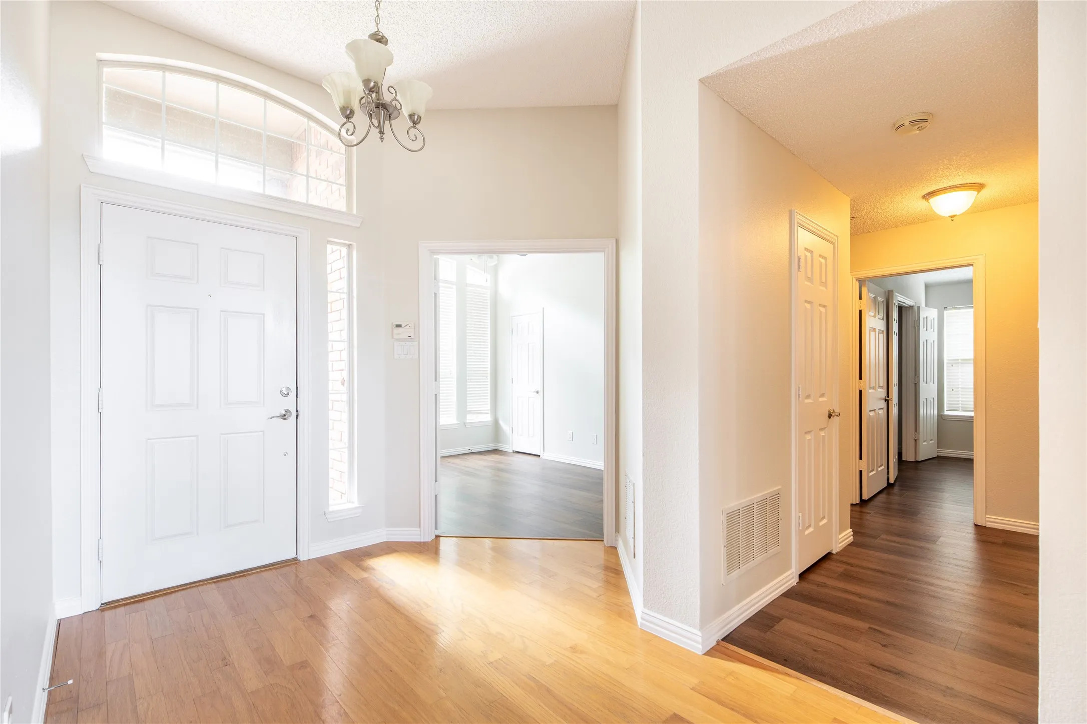 Single Family Residence For Rent in Collin County , 11301 New Orleans Drive, Frisco, Texas 75035, 4 Bedroom, 2 Bathroom, 2 Garage spaces, 2,157 Sqft, built in 1995, mls#21349945, Real Estate Agent in Frisco, Homes For Rent in Collin county, Homes For Rent in Frisco, Realtor in Frisco Texas, Real Estate Brokerage Independent Realty Texas, Luminita Cordes Realtor