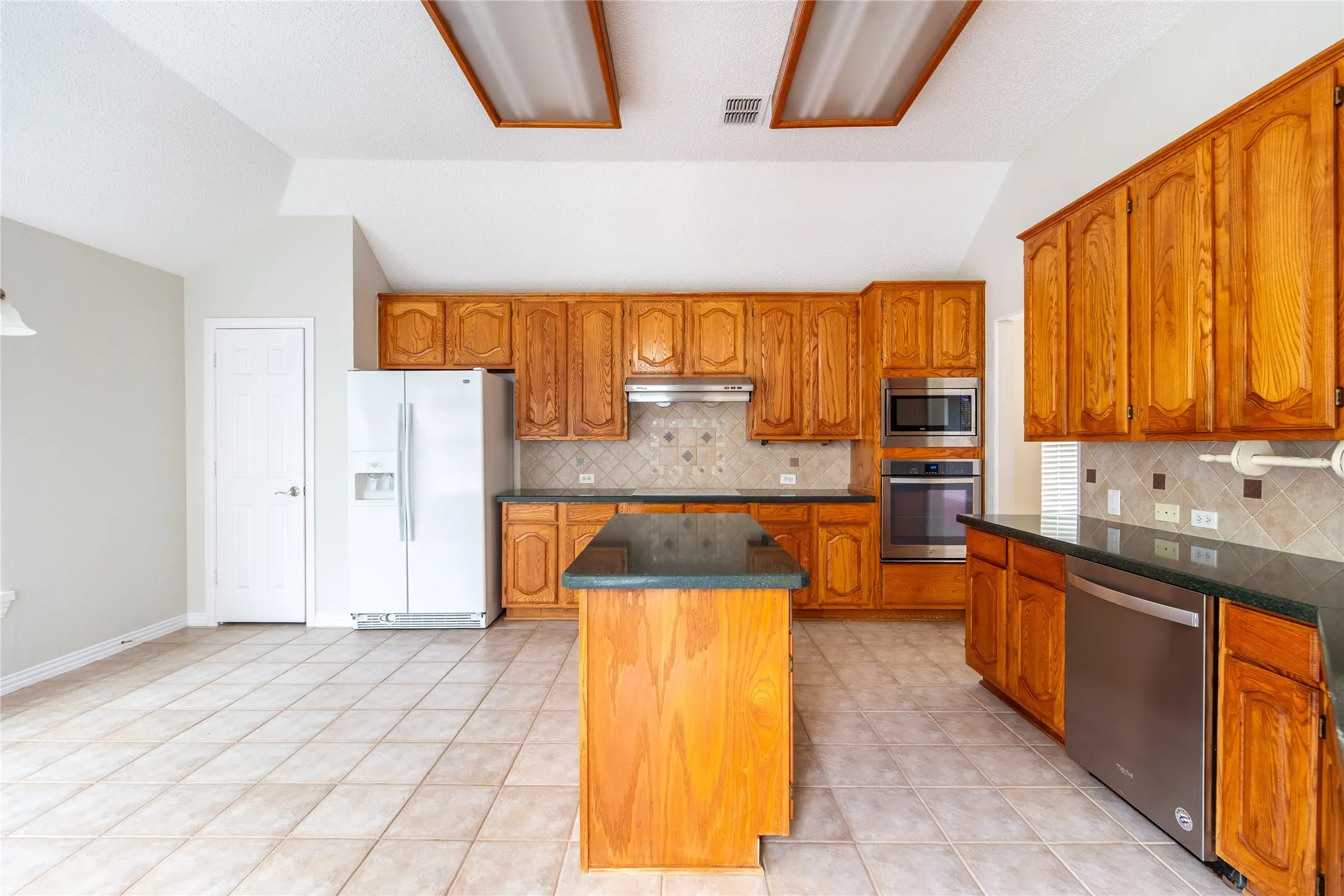 Single Family Residence For Rent in Collin County , 11301 New Orleans Drive, Frisco, Texas 75035, 4 Bedroom, 2 Bathroom, 2 Garage spaces, 2,157 Sqft, built in 1995, mls#21349945, Real Estate Agent in Frisco, Homes For Rent in Collin county, Homes For Rent in Frisco, Realtor in Frisco Texas, Real Estate Brokerage Independent Realty Texas, Luminita Cordes Realtor