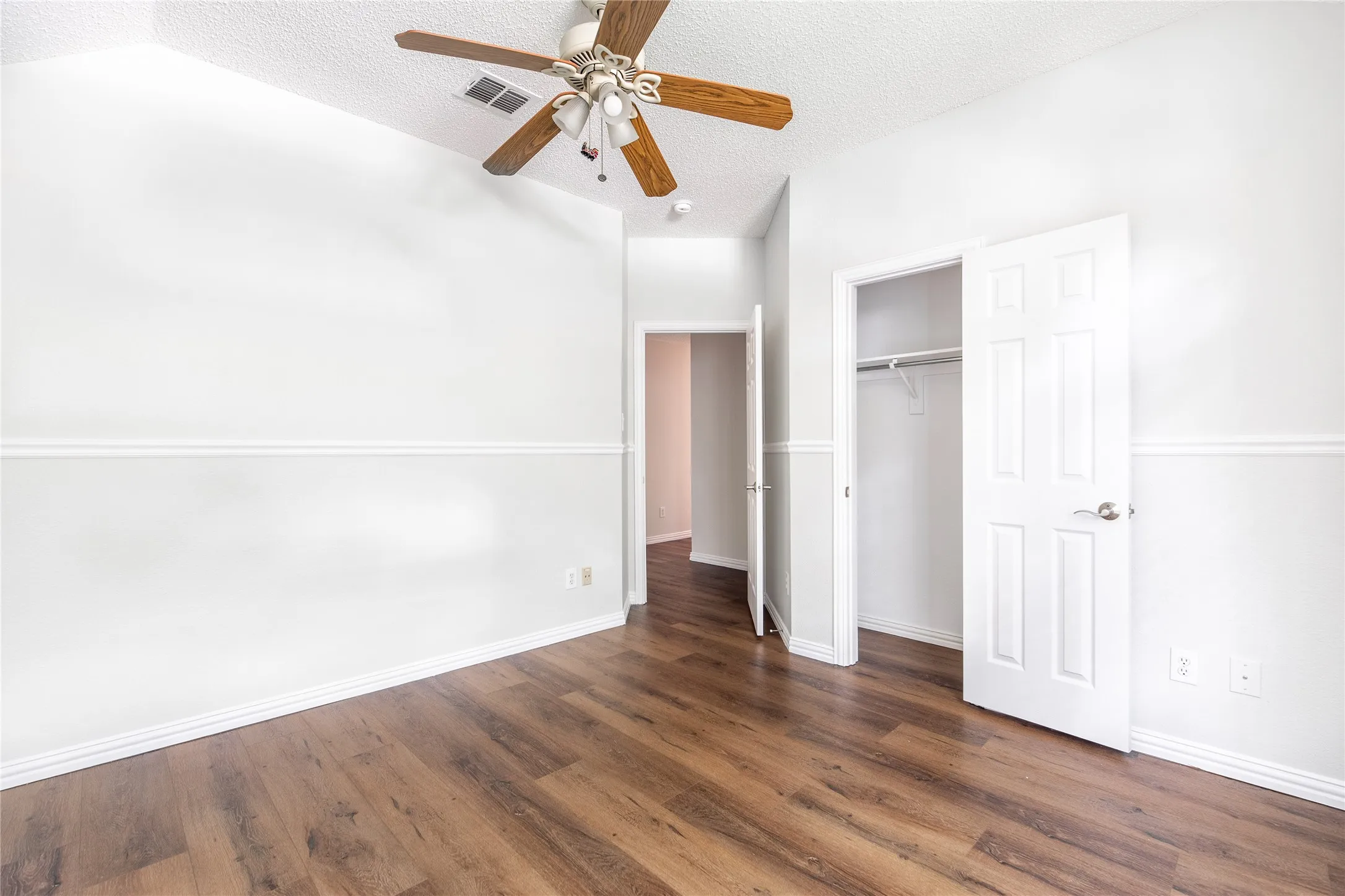 Single Family Residence For Rent in Collin County , 11301 New Orleans Drive, Frisco, Texas 75035, 4 Bedroom, 2 Bathroom, 2 Garage spaces, 2,157 Sqft, built in 1995, mls#21349945, Real Estate Agent in Frisco, Homes For Rent in Collin county, Homes For Rent in Frisco, Realtor in Frisco Texas, Real Estate Brokerage Independent Realty Texas, Luminita Cordes Realtor