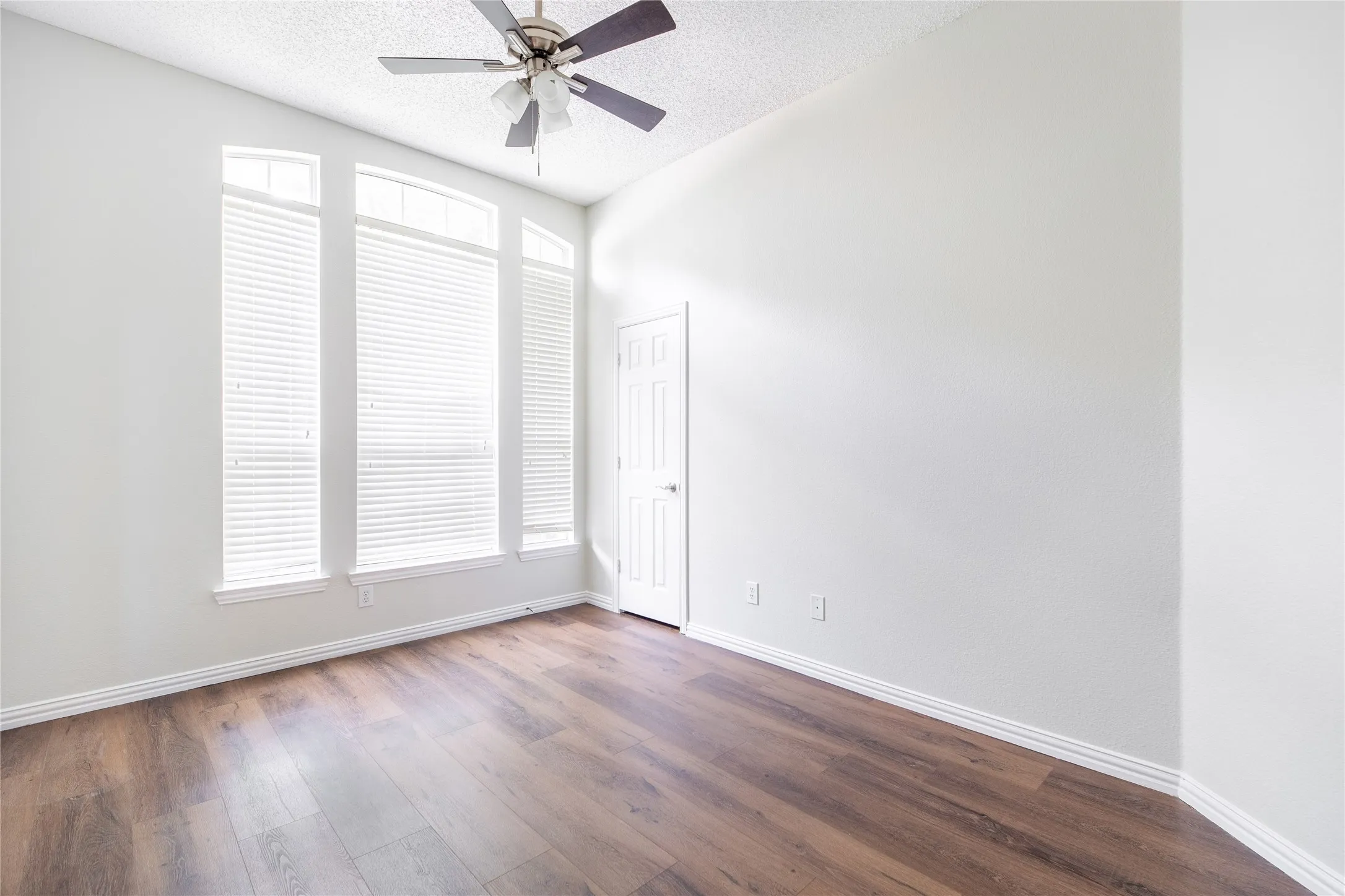 Single Family Residence For Rent in Collin County , 11301 New Orleans Drive, Frisco, Texas 75035, 4 Bedroom, 2 Bathroom, 2 Garage spaces, 2,157 Sqft, built in 1995, mls#21349945, Real Estate Agent in Frisco, Homes For Rent in Collin county, Homes For Rent in Frisco, Realtor in Frisco Texas, Real Estate Brokerage Independent Realty Texas, Luminita Cordes Realtor