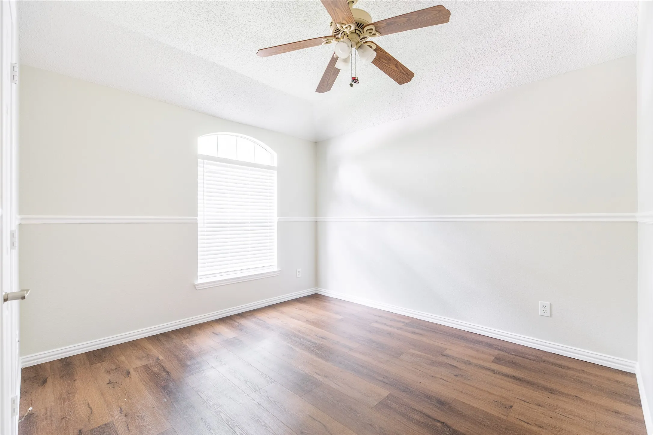 Single Family Residence For Rent in Collin County , 11301 New Orleans Drive, Frisco, Texas 75035, 4 Bedroom, 2 Bathroom, 2 Garage spaces, 2,157 Sqft, built in 1995, mls#21349945, Real Estate Agent in Frisco, Homes For Rent in Collin county, Homes For Rent in Frisco, Realtor in Frisco Texas, Real Estate Brokerage Independent Realty Texas, Luminita Cordes Realtor