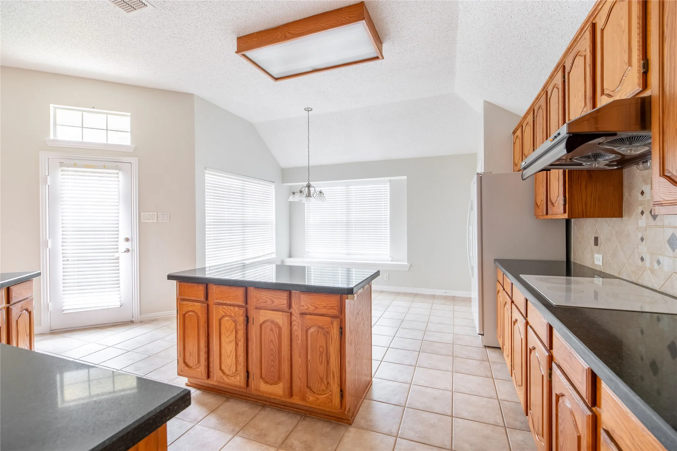 Single Family Residence For Rent in Collin County , 11301 New Orleans Drive, Frisco, Texas 75035, 4 Bedroom, 2 Bathroom, 2 Garage spaces, 2,157 Sqft, built in 1995, mls#21349945, Real Estate Agent in Frisco, Homes For Rent in Collin county, Homes For Rent in Frisco, Realtor in Frisco Texas, Real Estate Brokerage Independent Realty Texas, Luminita Cordes Realtor