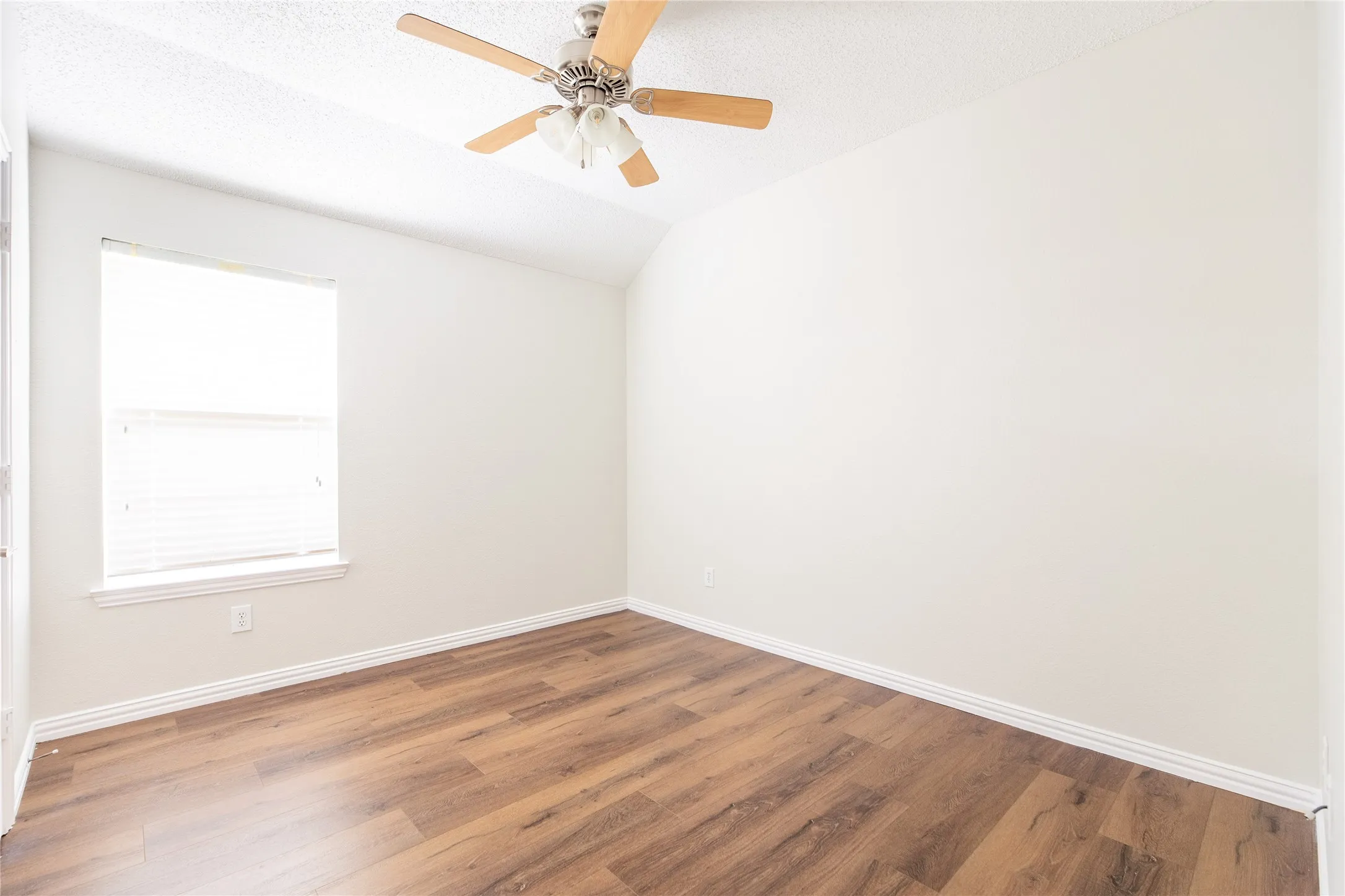 Single Family Residence For Rent in Collin County , 11301 New Orleans Drive, Frisco, Texas 75035, 4 Bedroom, 2 Bathroom, 2 Garage spaces, 2,157 Sqft, built in 1995, mls#21349945, Real Estate Agent in Frisco, Homes For Rent in Collin county, Homes For Rent in Frisco, Realtor in Frisco Texas, Real Estate Brokerage Independent Realty Texas, Luminita Cordes Realtor