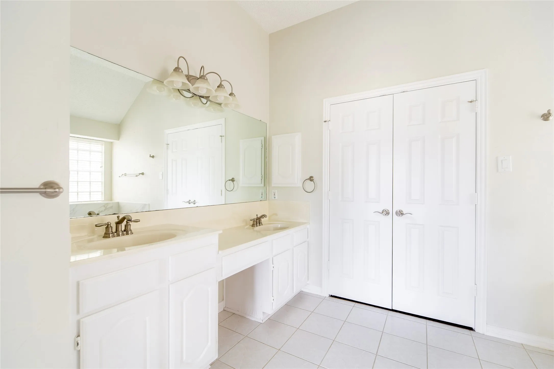 Single Family Residence For Rent in Collin County , 11301 New Orleans Drive, Frisco, Texas 75035, 4 Bedroom, 2 Bathroom, 2 Garage spaces, 2,157 Sqft, built in 1995, mls#21349945, Real Estate Agent in Frisco, Homes For Rent in Collin county, Homes For Rent in Frisco, Realtor in Frisco Texas, Real Estate Brokerage Independent Realty Texas, Luminita Cordes Realtor
