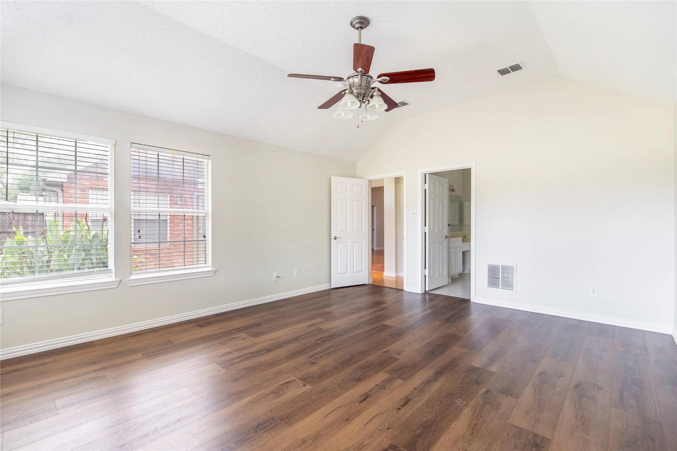 Single Family Residence For Rent in Collin County , 11301 New Orleans Drive, Frisco, Texas 75035, 4 Bedroom, 2 Bathroom, 2 Garage spaces, 2,157 Sqft, built in 1995, mls#21349945, Real Estate Agent in Frisco, Homes For Rent in Collin county, Homes For Rent in Frisco, Realtor in Frisco Texas, Real Estate Brokerage Independent Realty Texas, Luminita Cordes Realtor