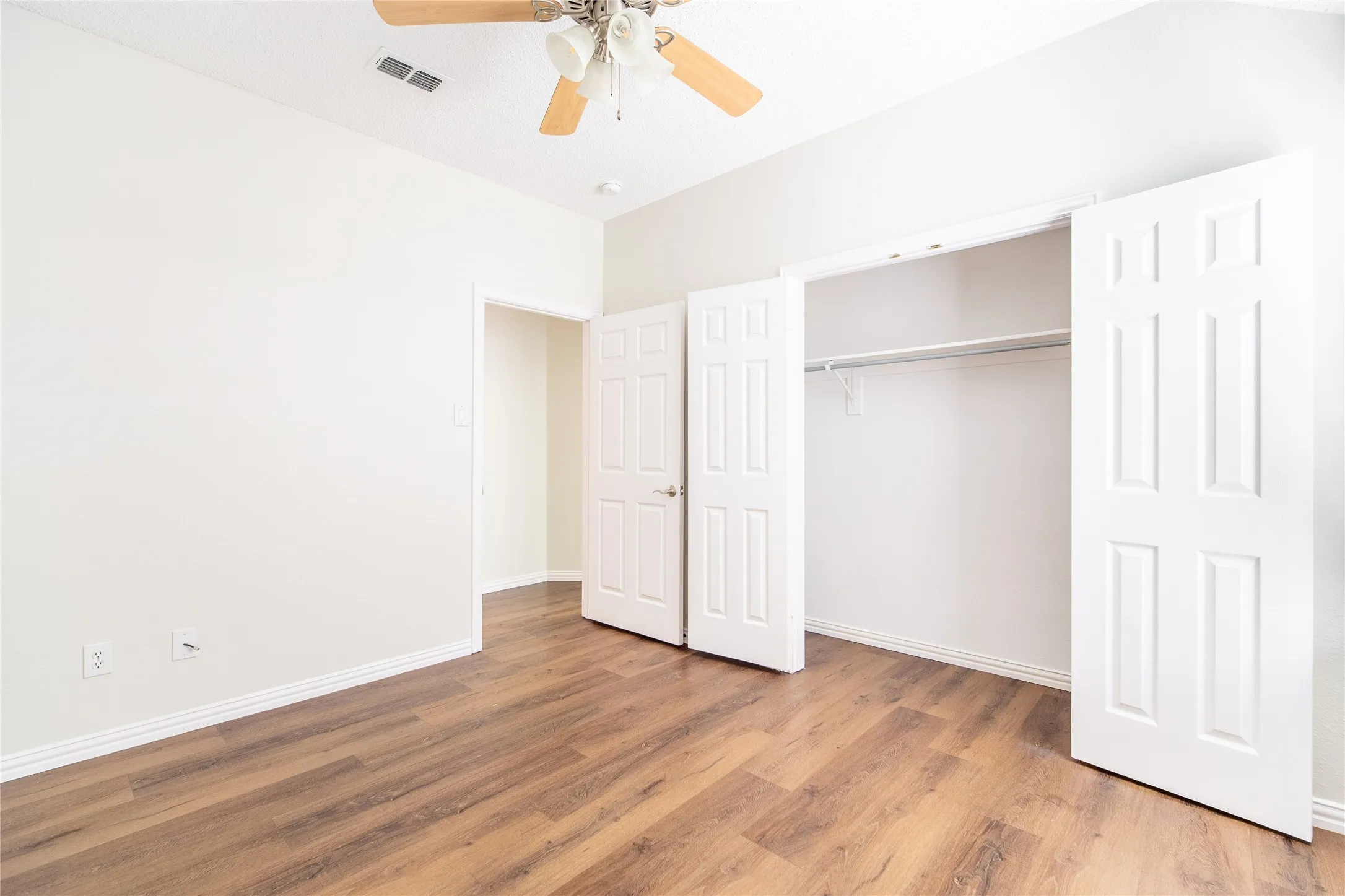 Single Family Residence For Rent in Collin County , 11301 New Orleans Drive, Frisco, Texas 75035, 4 Bedroom, 2 Bathroom, 2 Garage spaces, 2,157 Sqft, built in 1995, mls#21349945, Real Estate Agent in Frisco, Homes For Rent in Collin county, Homes For Rent in Frisco, Realtor in Frisco Texas, Real Estate Brokerage Independent Realty Texas, Luminita Cordes Realtor