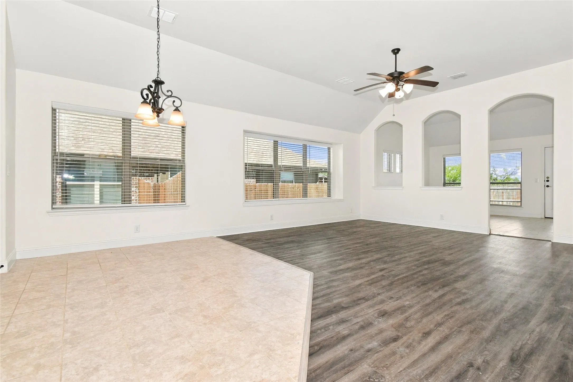 Single Family Residence For Rent in Grayson County , 5205 Ambergate Lane, Sherman, Texas 75092, 4 Bedroom, 2 Bathroom, 2 Garage spaces, 2,229 Sqft, built in 2019, mls#21367528, Real Estate Agent in Sherman, Homes For Rent in Grayson county, Homes For Rent in Sherman, Realtor in Sherman Texas, Real Estate Brokerage Independent Realty Texas, Luminita Cordes Realtor
