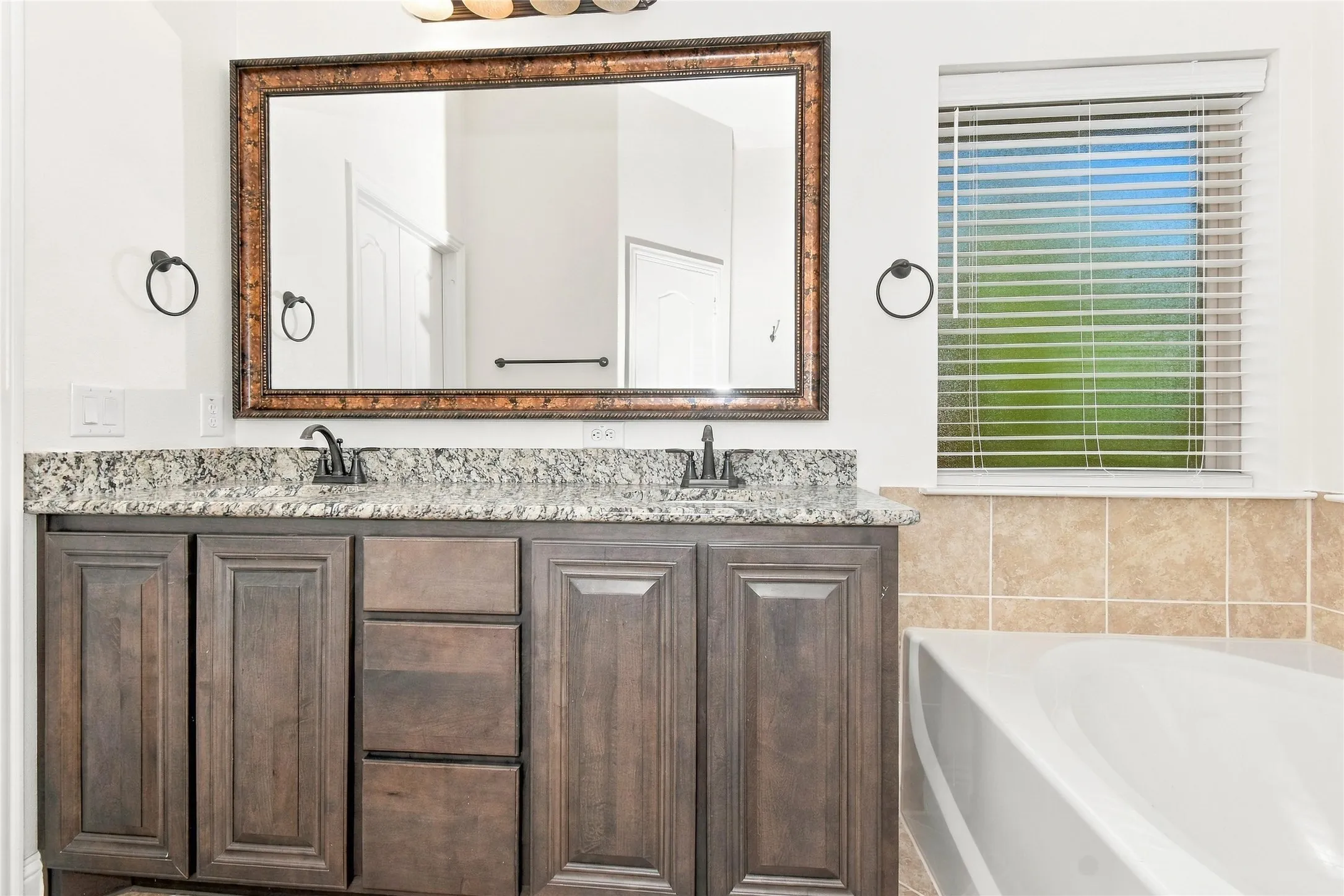 Single Family Residence For Rent in Grayson County , 5205 Ambergate Lane, Sherman, Texas 75092, 4 Bedroom, 2 Bathroom, 2 Garage spaces, 2,229 Sqft, built in 2019, mls#21367528, Real Estate Agent in Sherman, Homes For Rent in Grayson county, Homes For Rent in Sherman, Realtor in Sherman Texas, Real Estate Brokerage Independent Realty Texas, Luminita Cordes Realtor