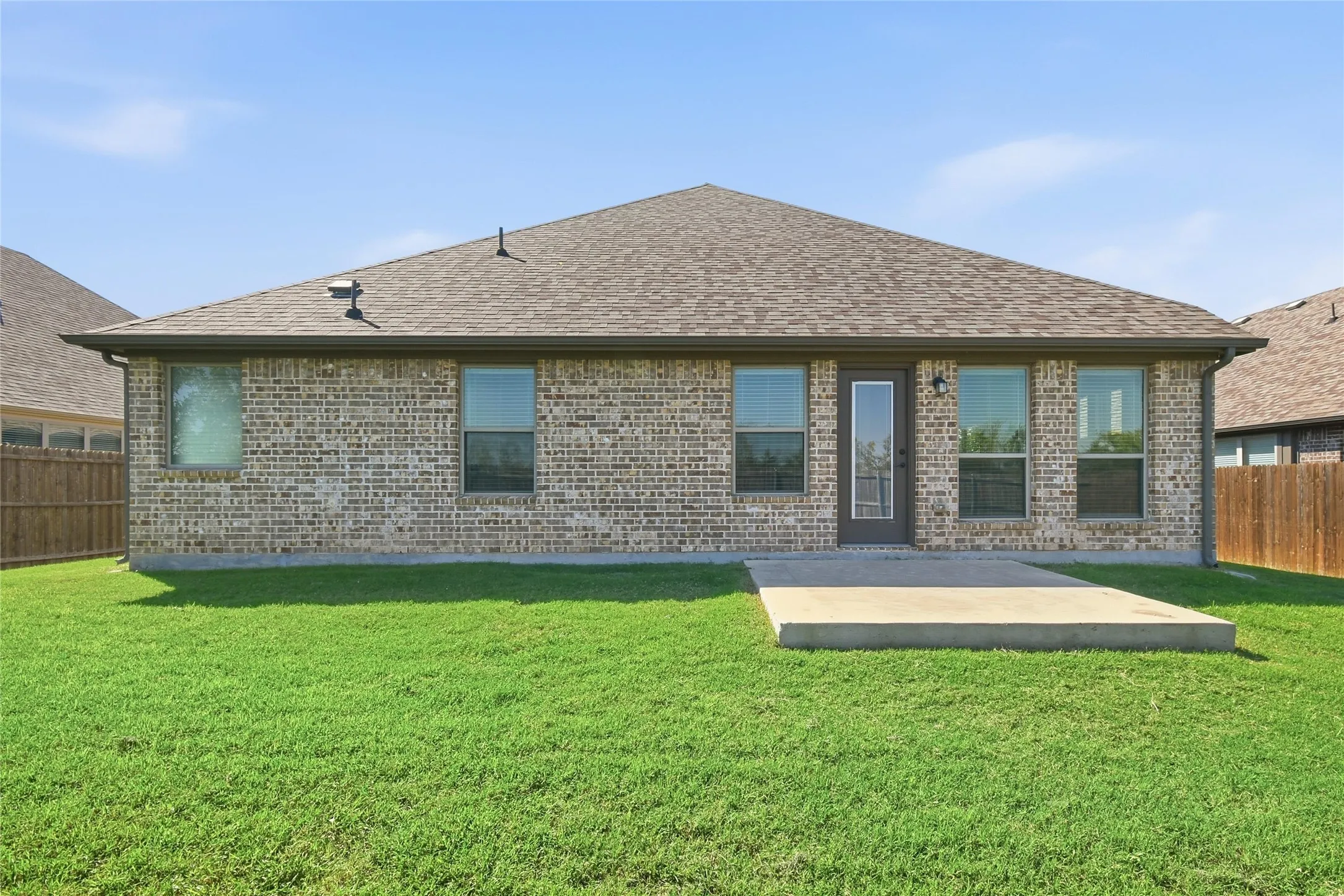 Single Family Residence For Rent in Grayson County , 5205 Ambergate Lane, Sherman, Texas 75092, 4 Bedroom, 2 Bathroom, 2 Garage spaces, 2,229 Sqft, built in 2019, mls#21367528, Real Estate Agent in Sherman, Homes For Rent in Grayson county, Homes For Rent in Sherman, Realtor in Sherman Texas, Real Estate Brokerage Independent Realty Texas, Luminita Cordes Realtor